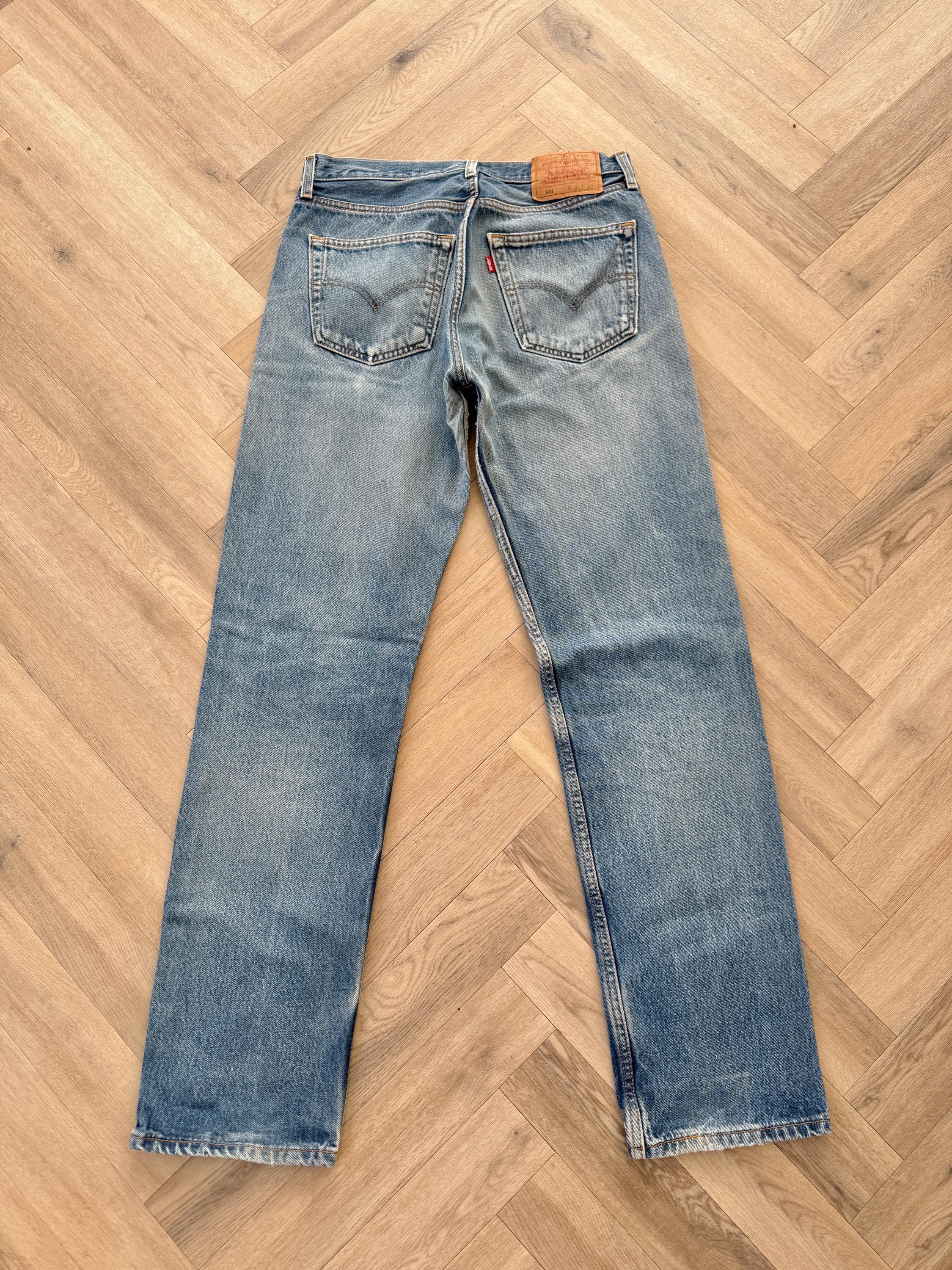 W30 L31 vintage Levis 501 29-30” measured medium blue made in 90s