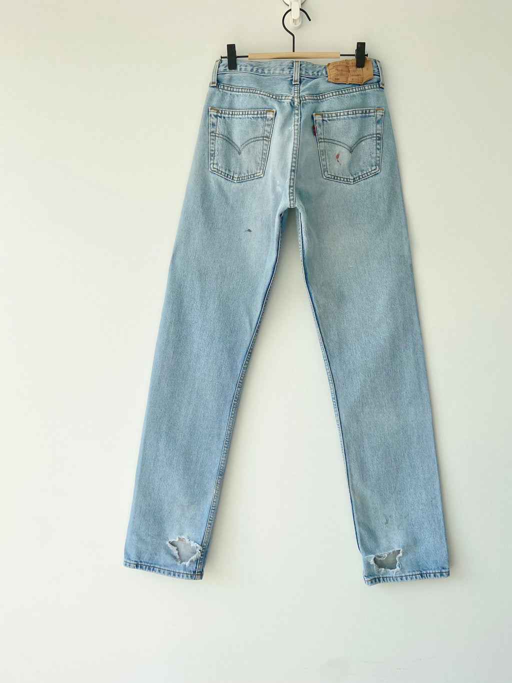 Vintage Levi’s 501 w29 L33 made in 1998  stone Wash paint distressed faded vintage 501s