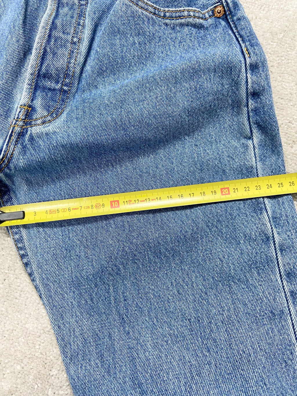 w23 L30 Vintage Levi’s 501 90s made in Canada