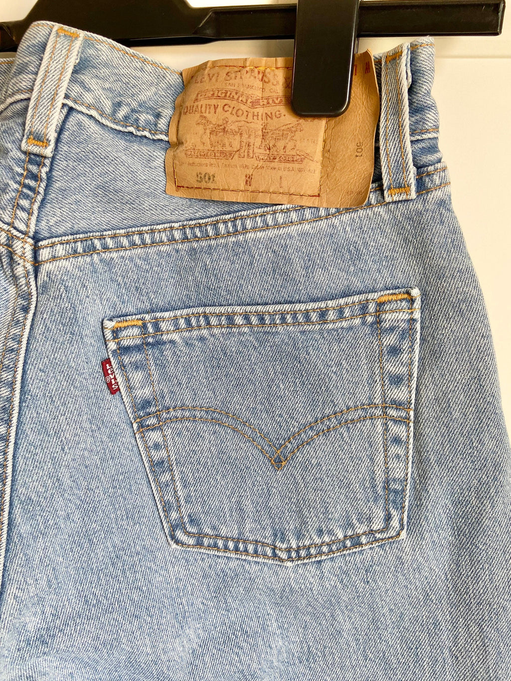 Vintage levis 501 26” made in USA for women