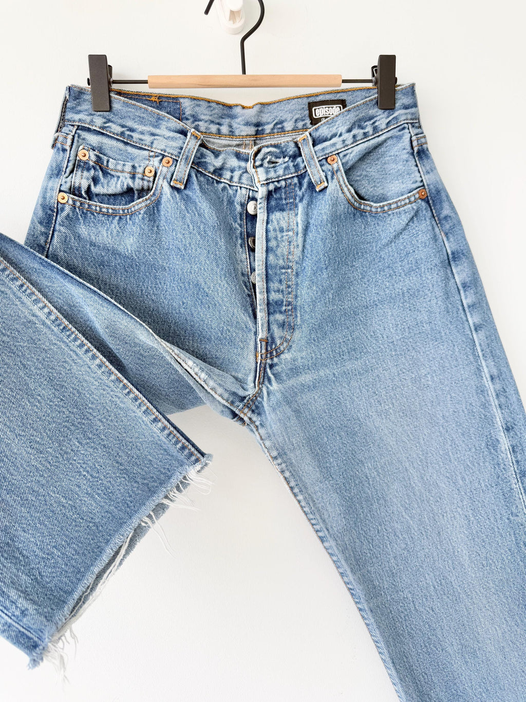 Levis 501s  vintage w26/27 L27 medium blue 501s made in the U.K.  straight leg jeans 501 26”/27” waist