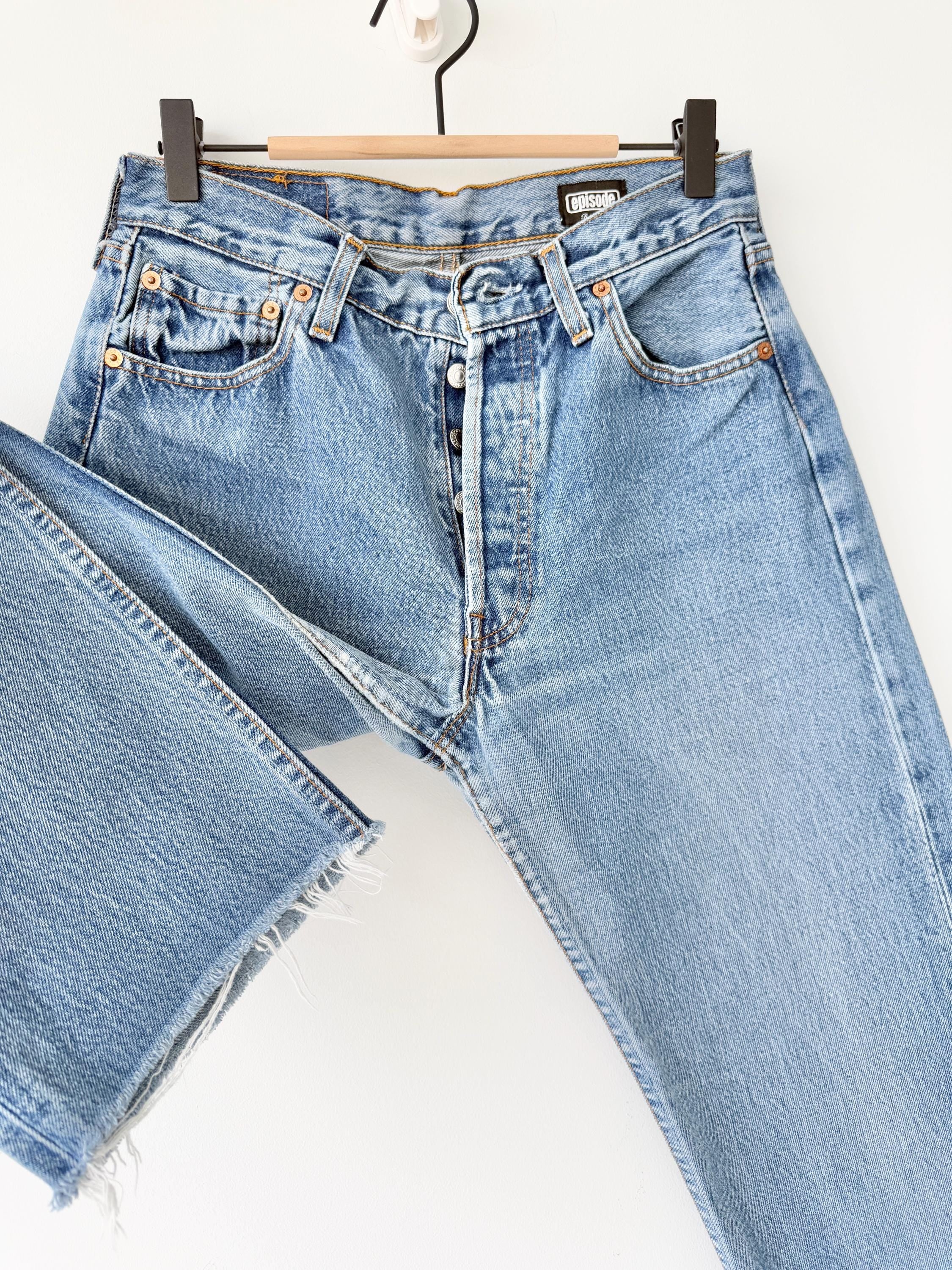 Levis 501s  vintage w26/27 L27 medium blue 501s made in the U.K.  straight leg jeans 501 26”/27” waist