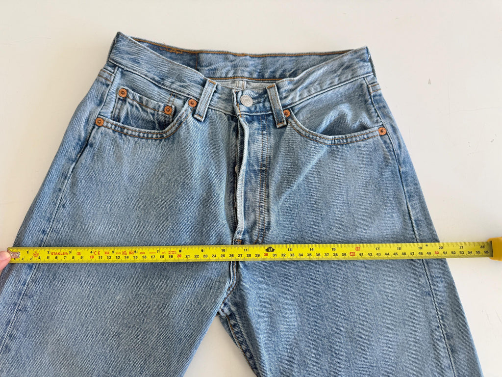 W25 L30 vintage Levis 501 25” measured waist medium blue made in 90s