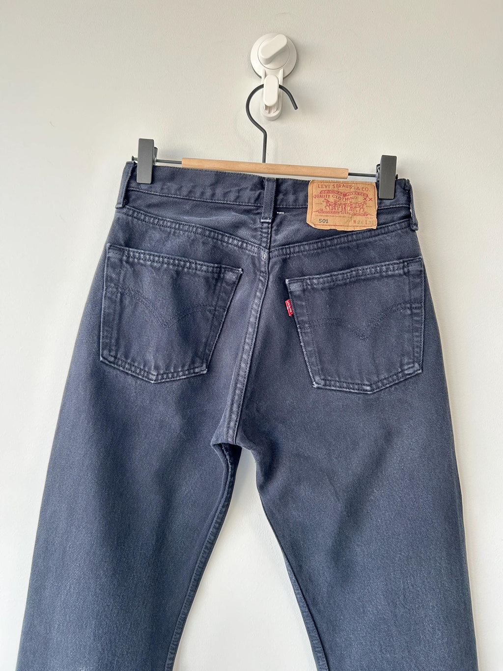 W24 L33 Levis 501 vintage 24” waist black 501s made in France 90s