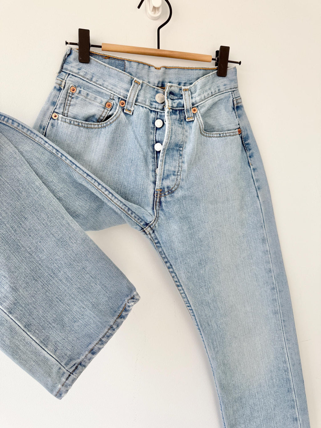 W24 L30 Levis 501 vintage 23-24” measured waist light blue made in y2k