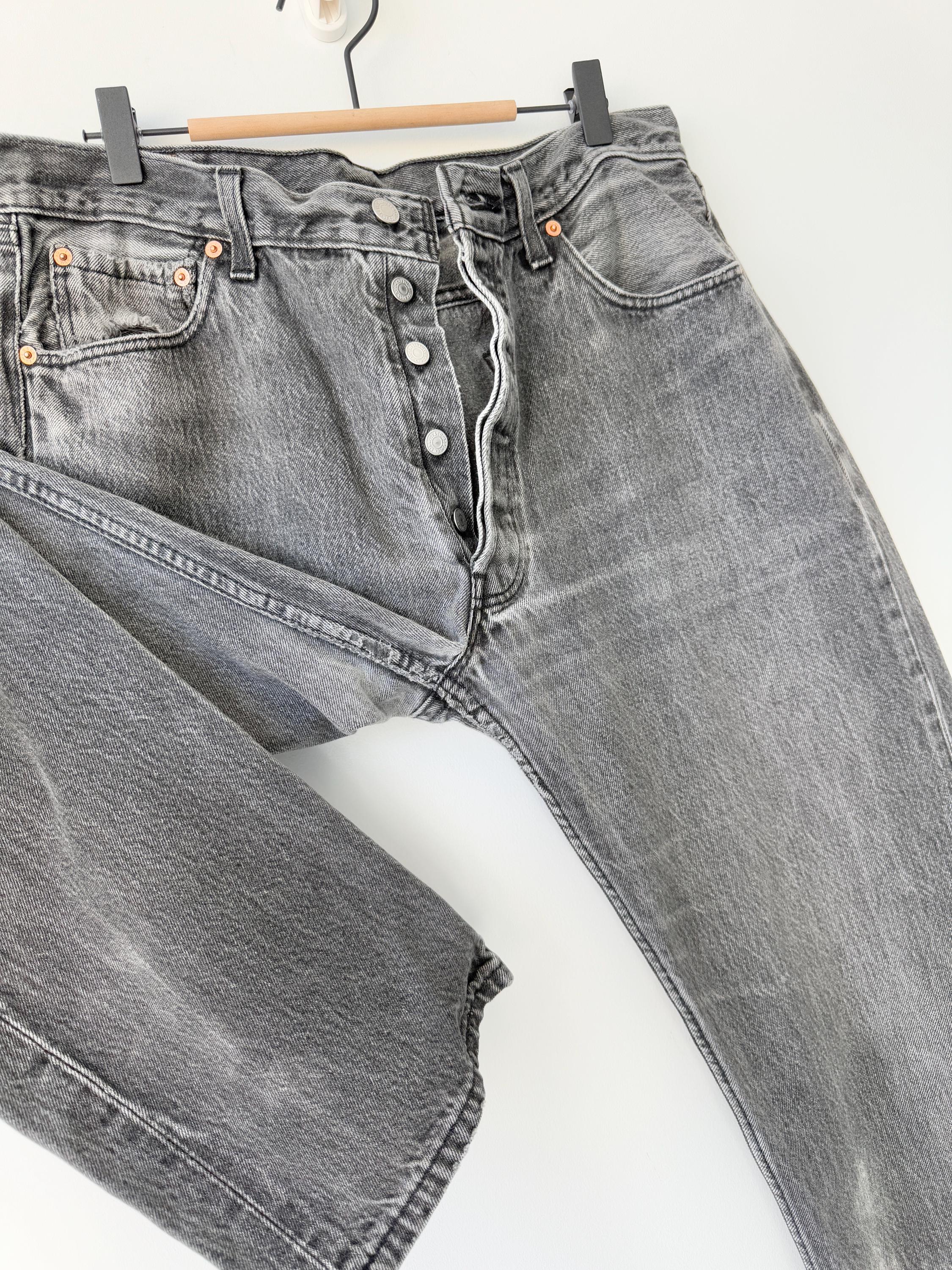 w33 L33 Levis 501 vintage faded  black 90s made in U.K. straight leg jeans 501 32”/33” waist (febuk)