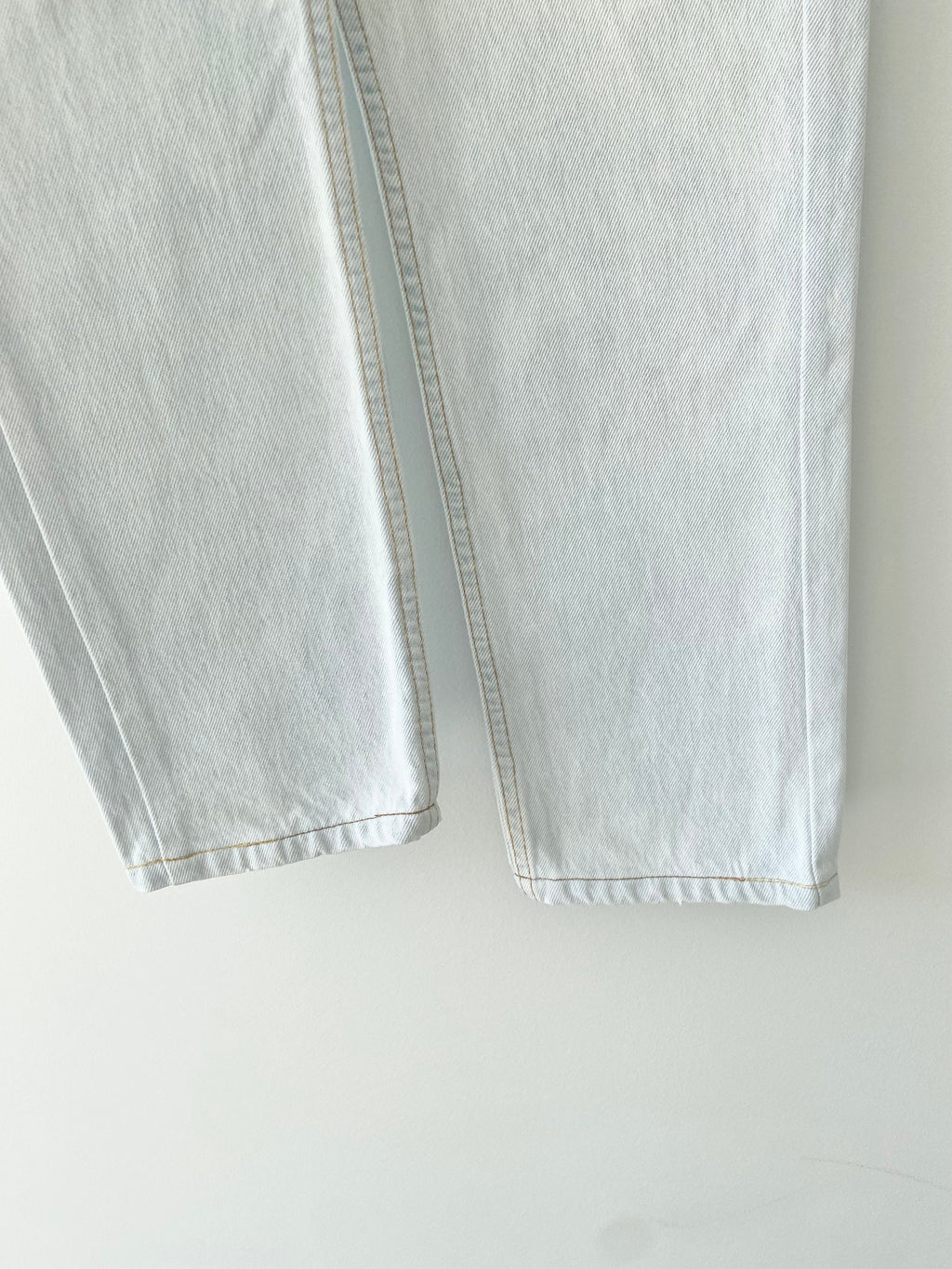 Vintage Levi’s 501 jeans w26 L27  made in USA  1995 light blue faded vintage 501 jeans