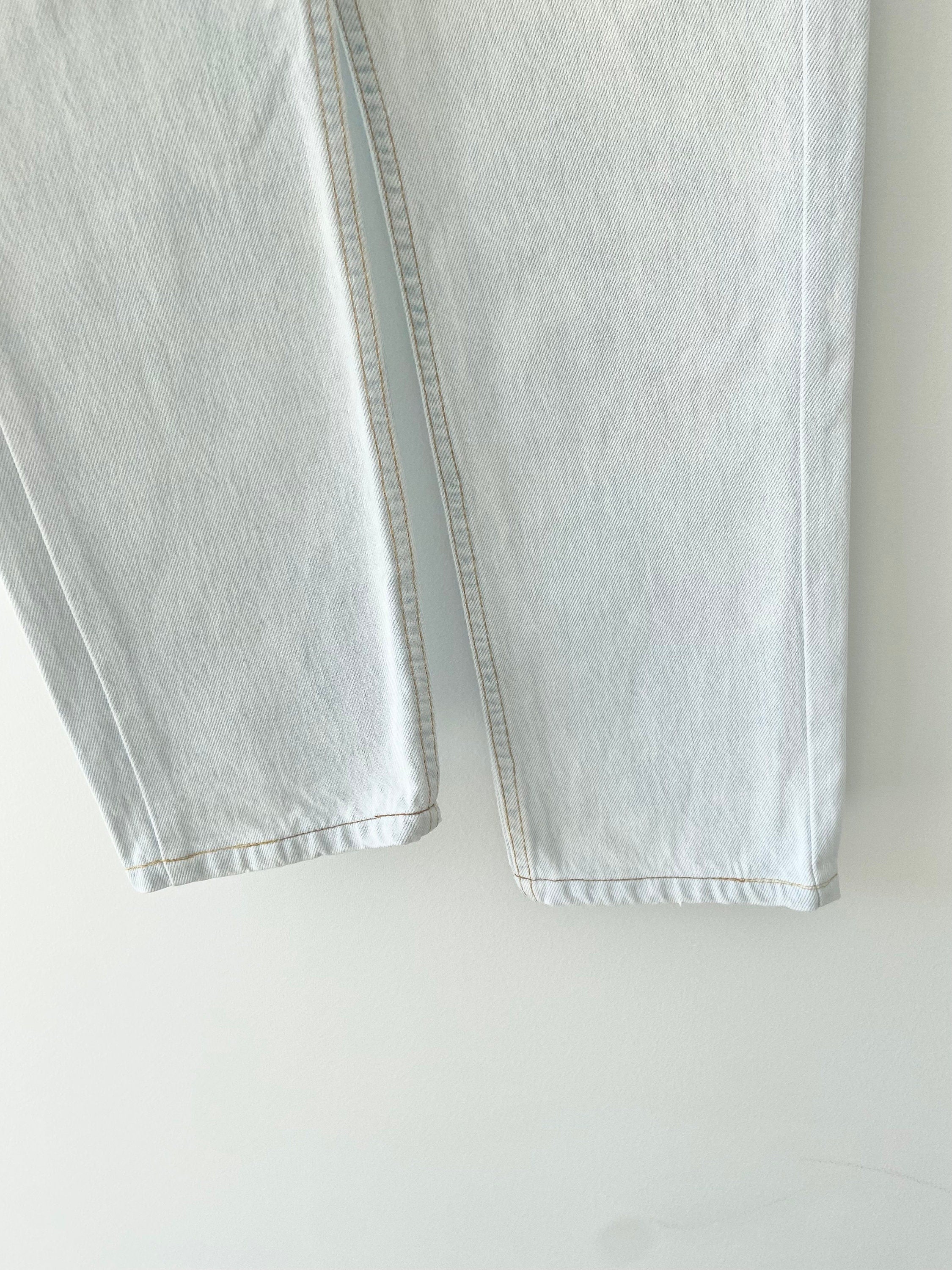 Vintage Levi’s 501 jeans w26 L27  made in USA  1995 light blue faded vintage 501 jeans