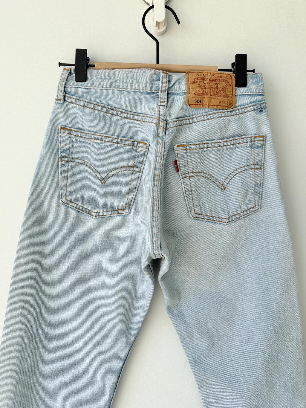 W23 L28 Levis 501 vintage 22-23” waist light blue 501s made in France 90s