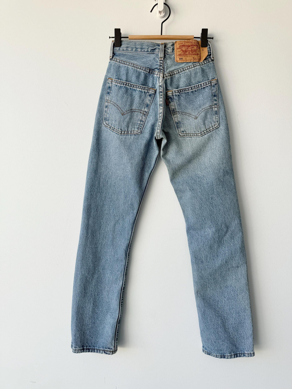 W22 L28 vintage Levis 501 20-22” measured waist medium faded denim made in 90s
