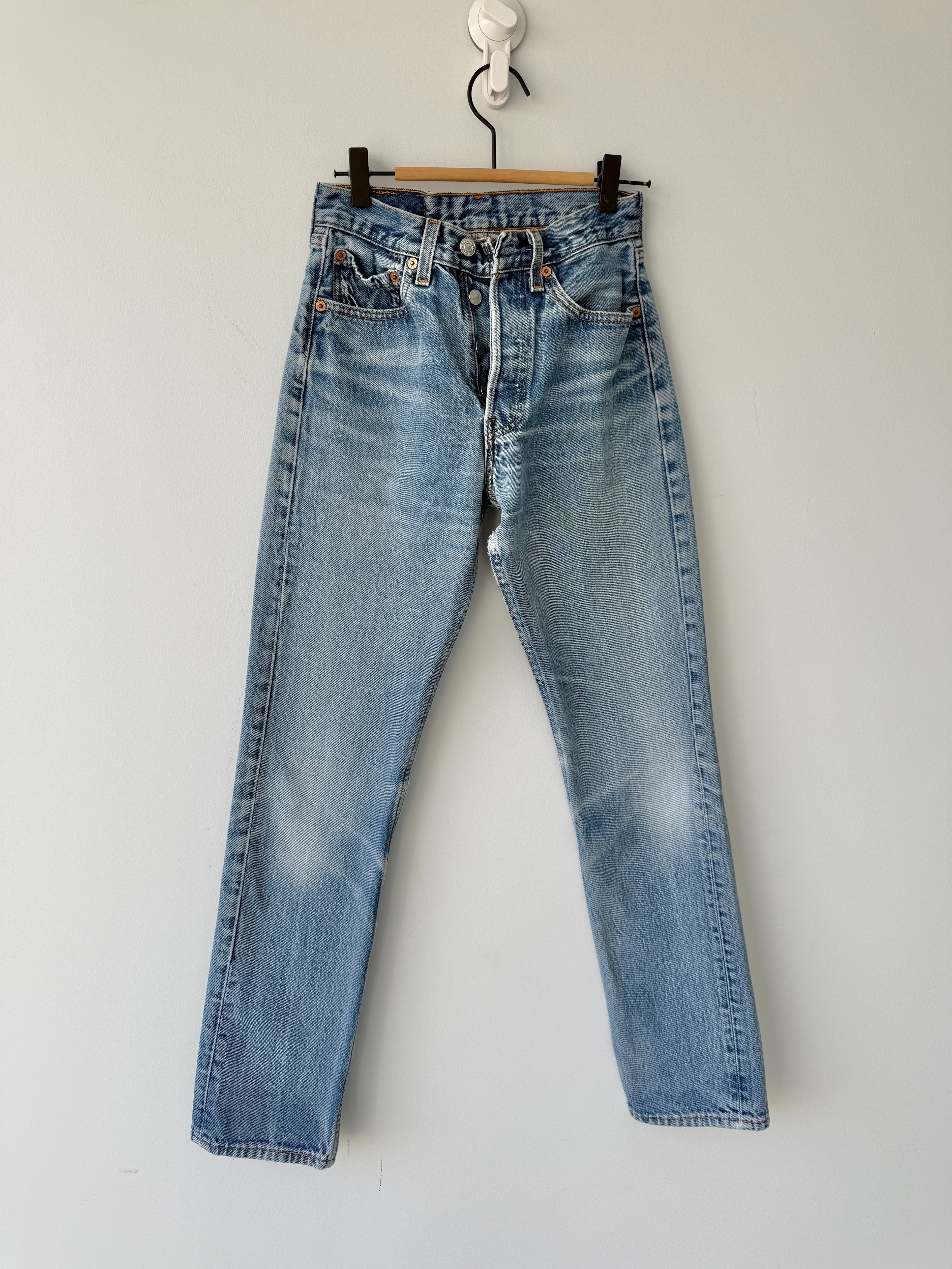W24 L31 vintage Levis 501 23-24” measured medium faded whiskers blue 90s Levi’s 501s USA
