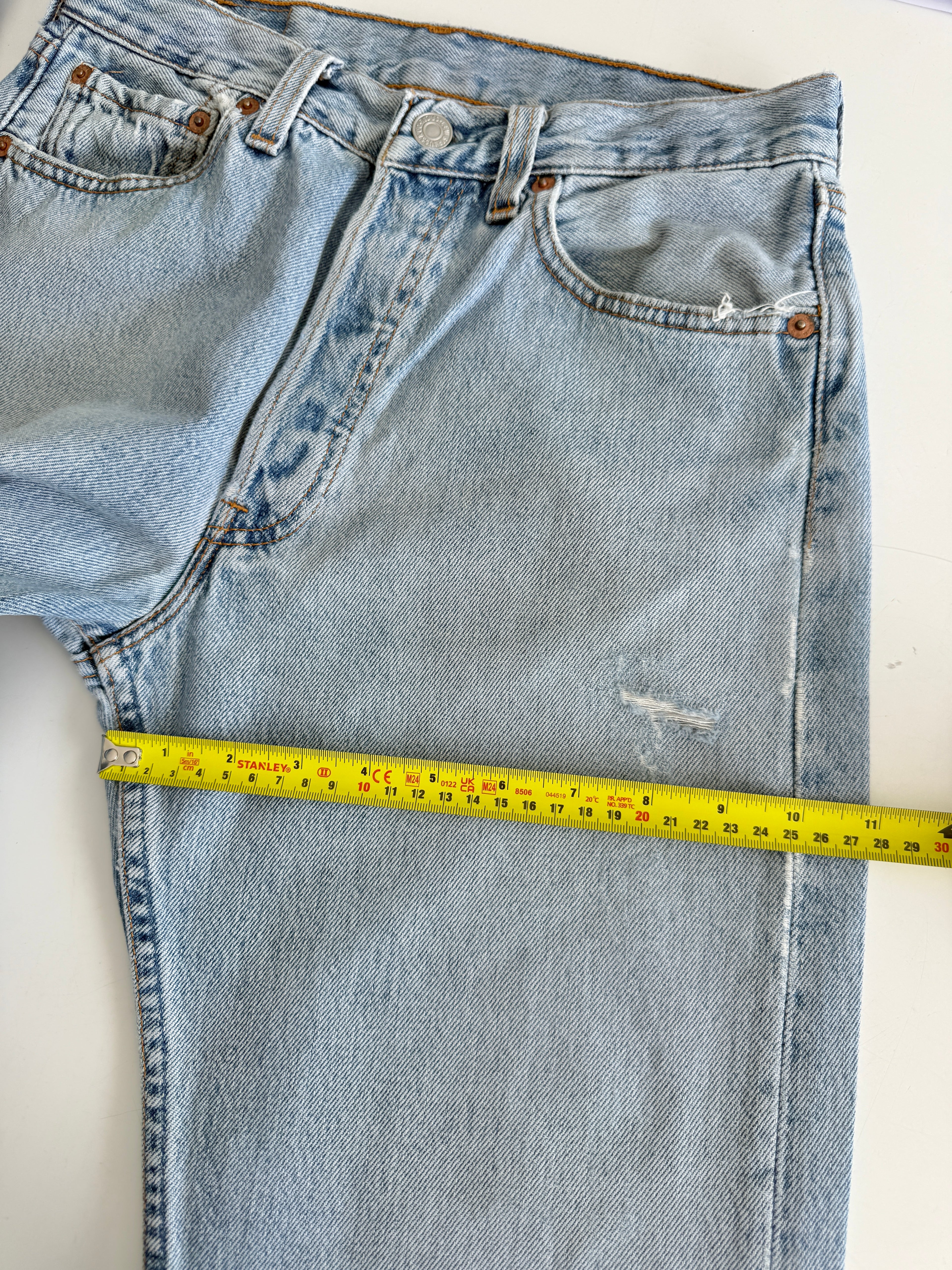 Soft W27 L31 vintage Levis 501 26/27” measured waist light blue 501s made in 90s USA