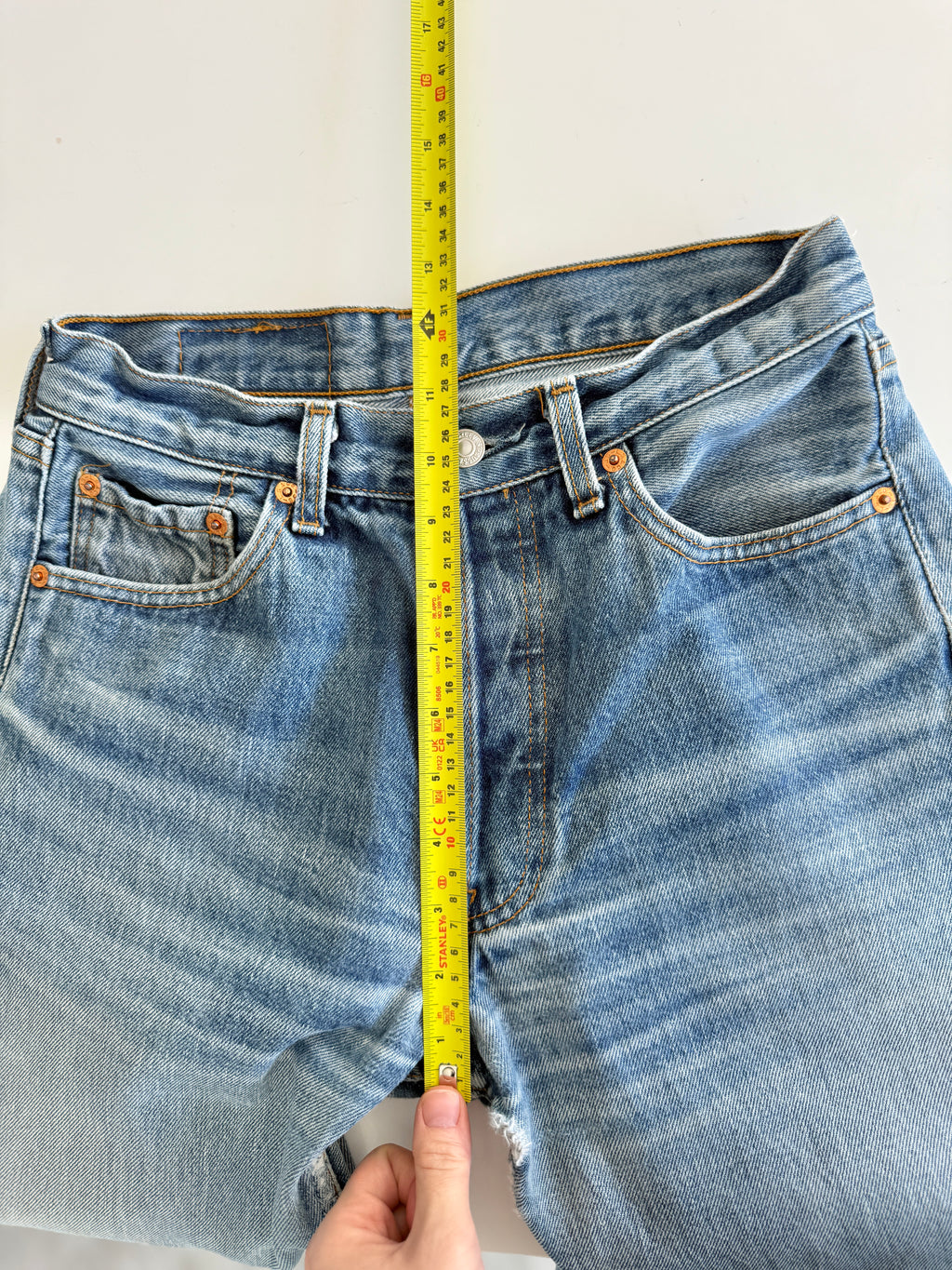 W27 L29 vintage Levis 501 26/27” measured medium faded blue denim 90’s 501s