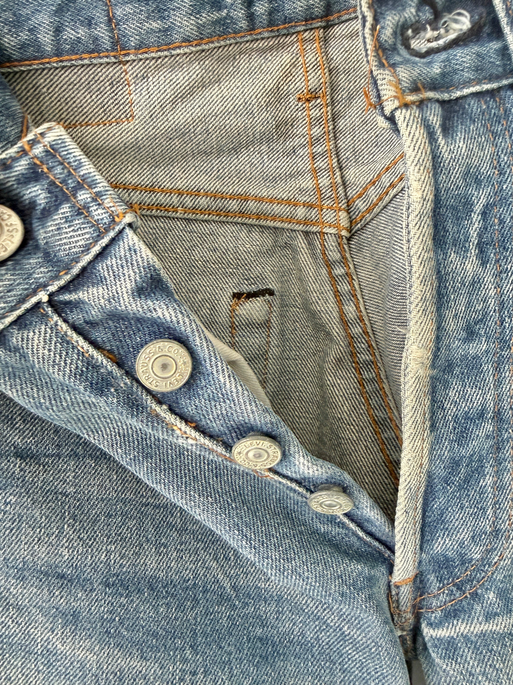 Selvedge W26 L34 vintage Levis 501 25/26” measured medium blue faded 80s USA Levi’s 501s