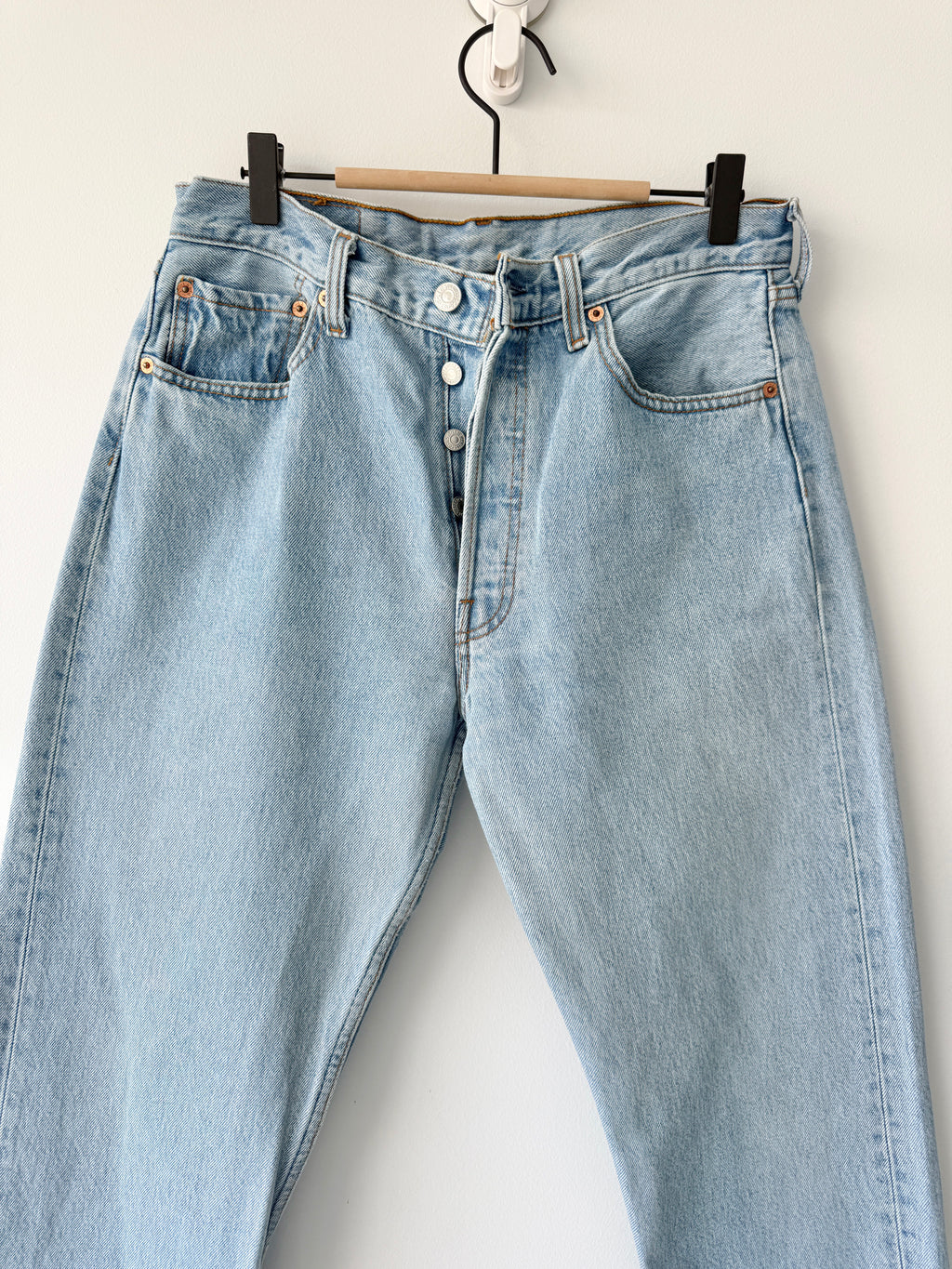 W29 L33 vintage Levis 501 29” measured light blue faded 90s denim Levi’s 501s