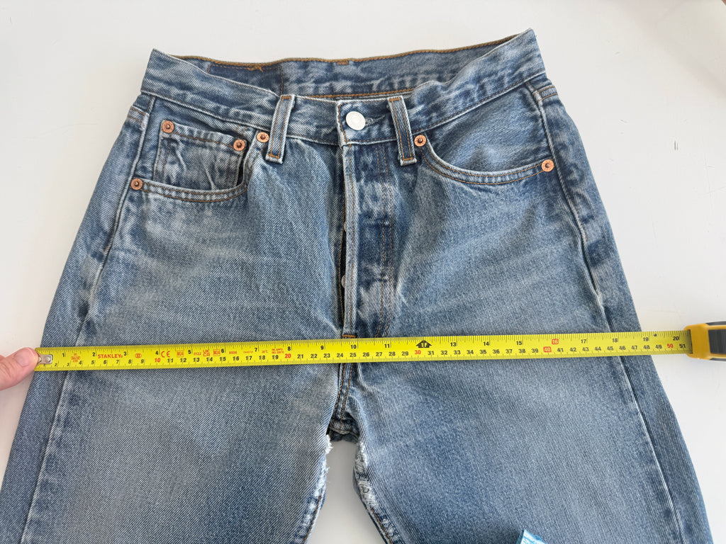 W26 L31 vintage Levis 501s 25/26” measured medium dark fade blue distressed 501s Y2K