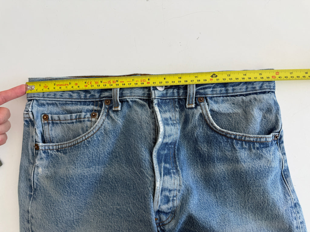 W31 L29 vintage Levis 501 30/31” measured waist medium faded blue 501s early 90s USA