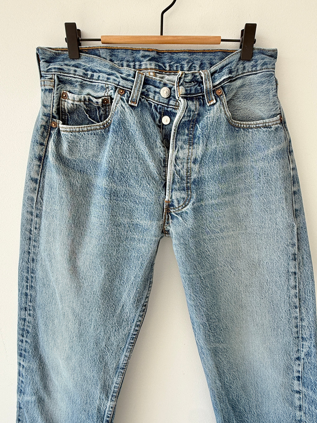 W29 L29 vintage Levis 501s 28/29” measured medium fade blue 501s early 90s medium lower rise