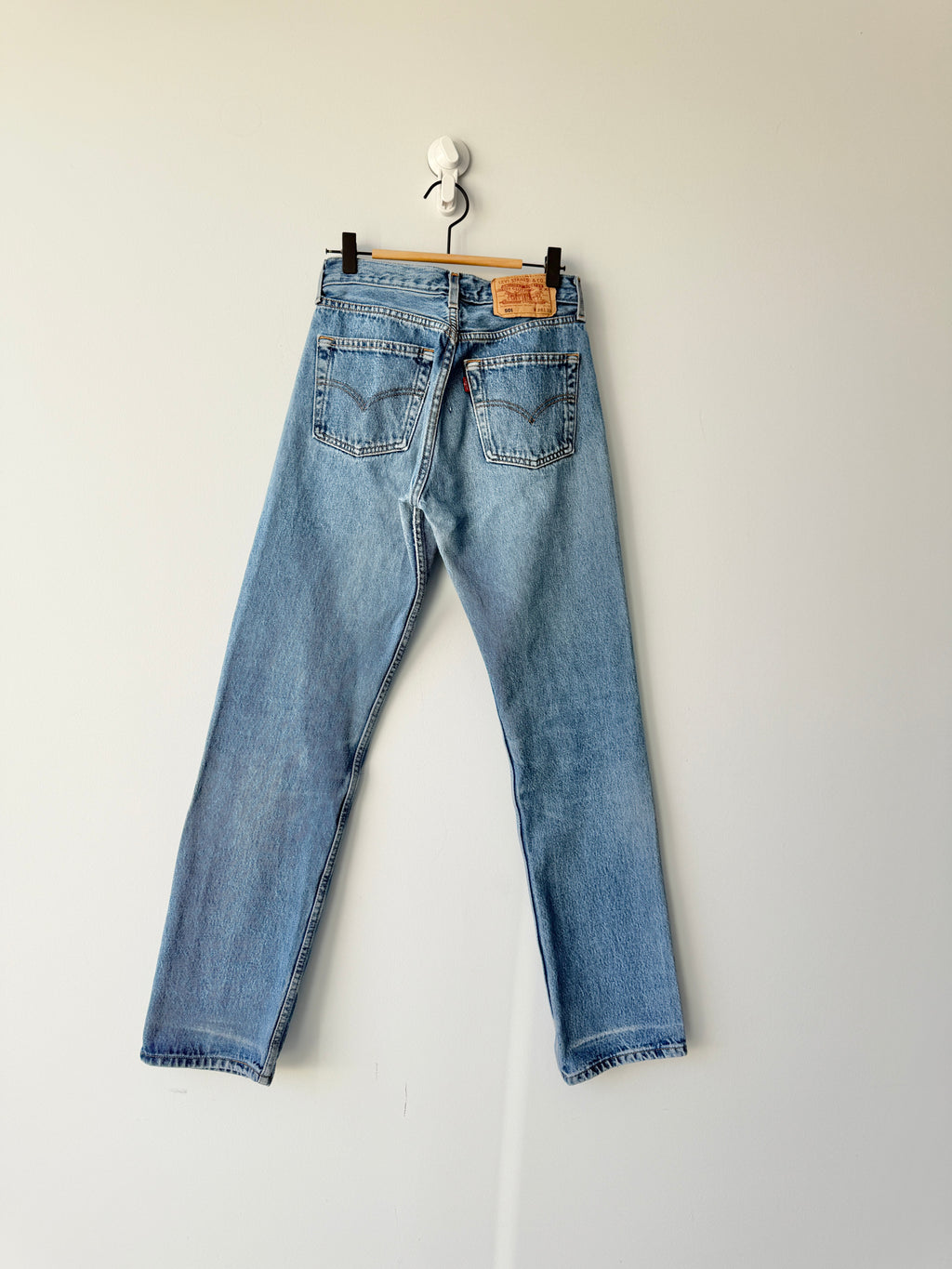 W26 L30 vintage Levis 501 25-26” medium blue 90s Levi’s 501s