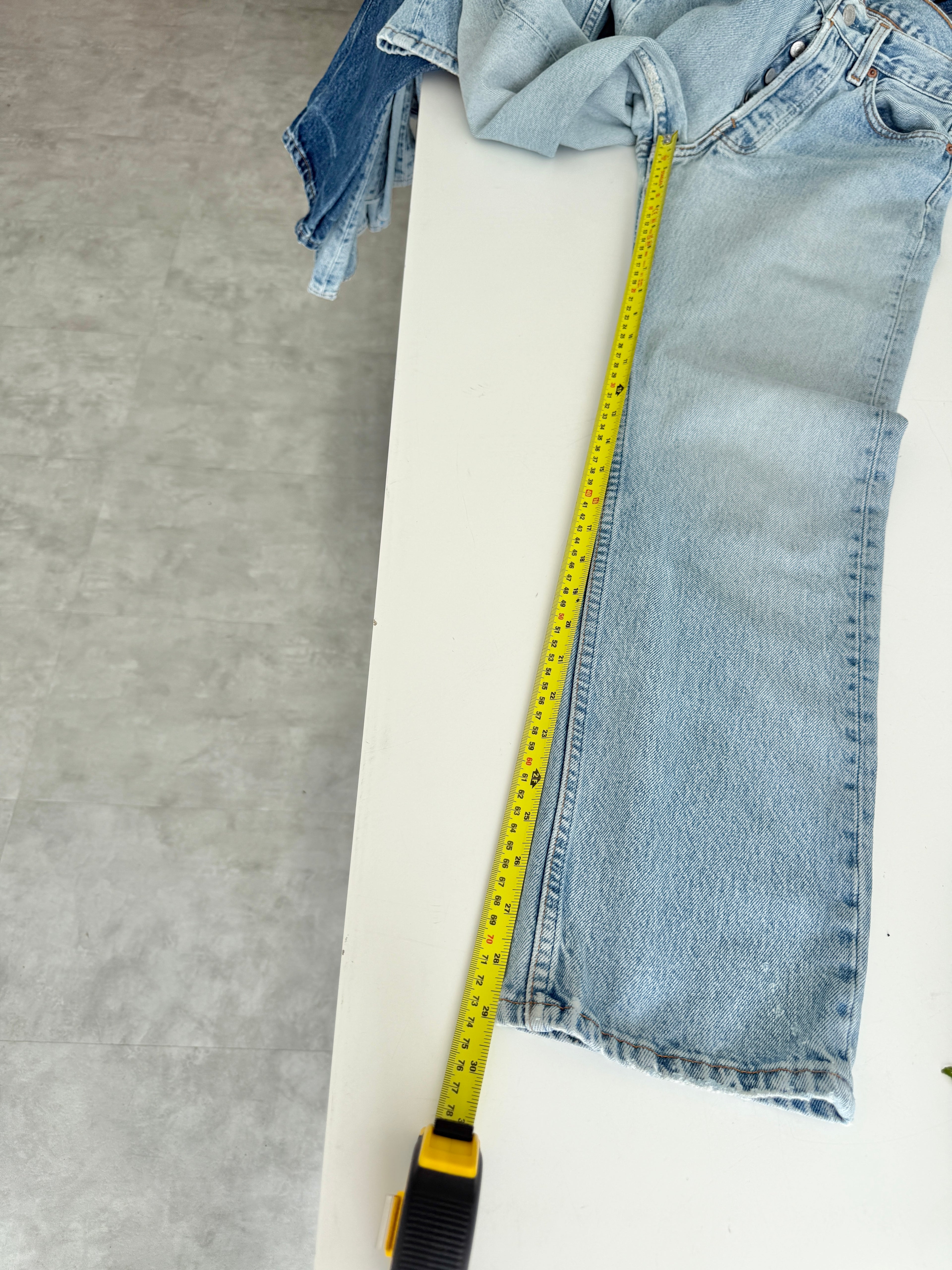 Soft W25 L29 vintage Levis 501 24/25” measured waist light blue 501s made in 90s USA
