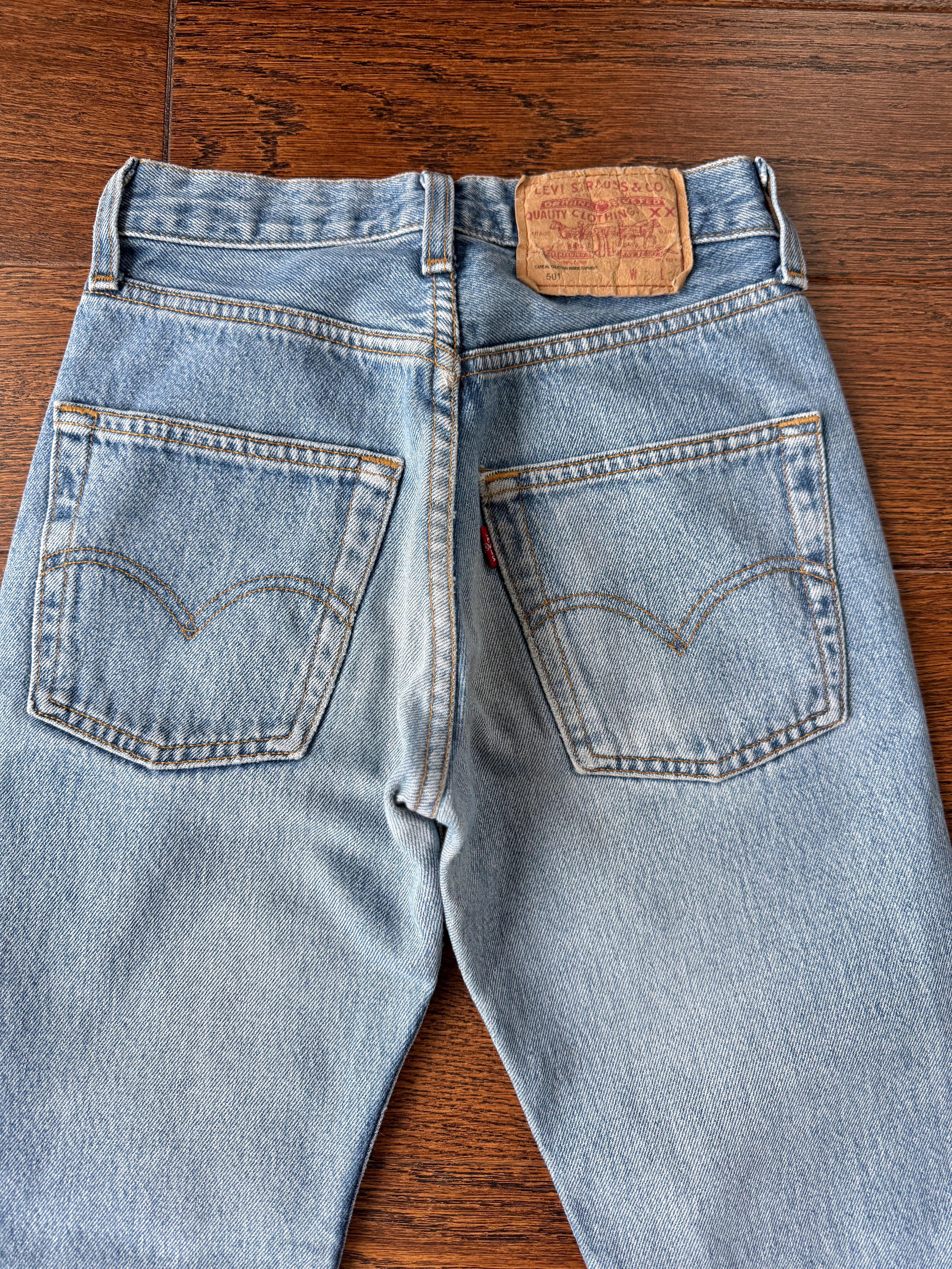 Softer w22 L27 Levis 501 vintage medium blue 90s denim straight leg jeans 501 21”/22” waist (febuk)