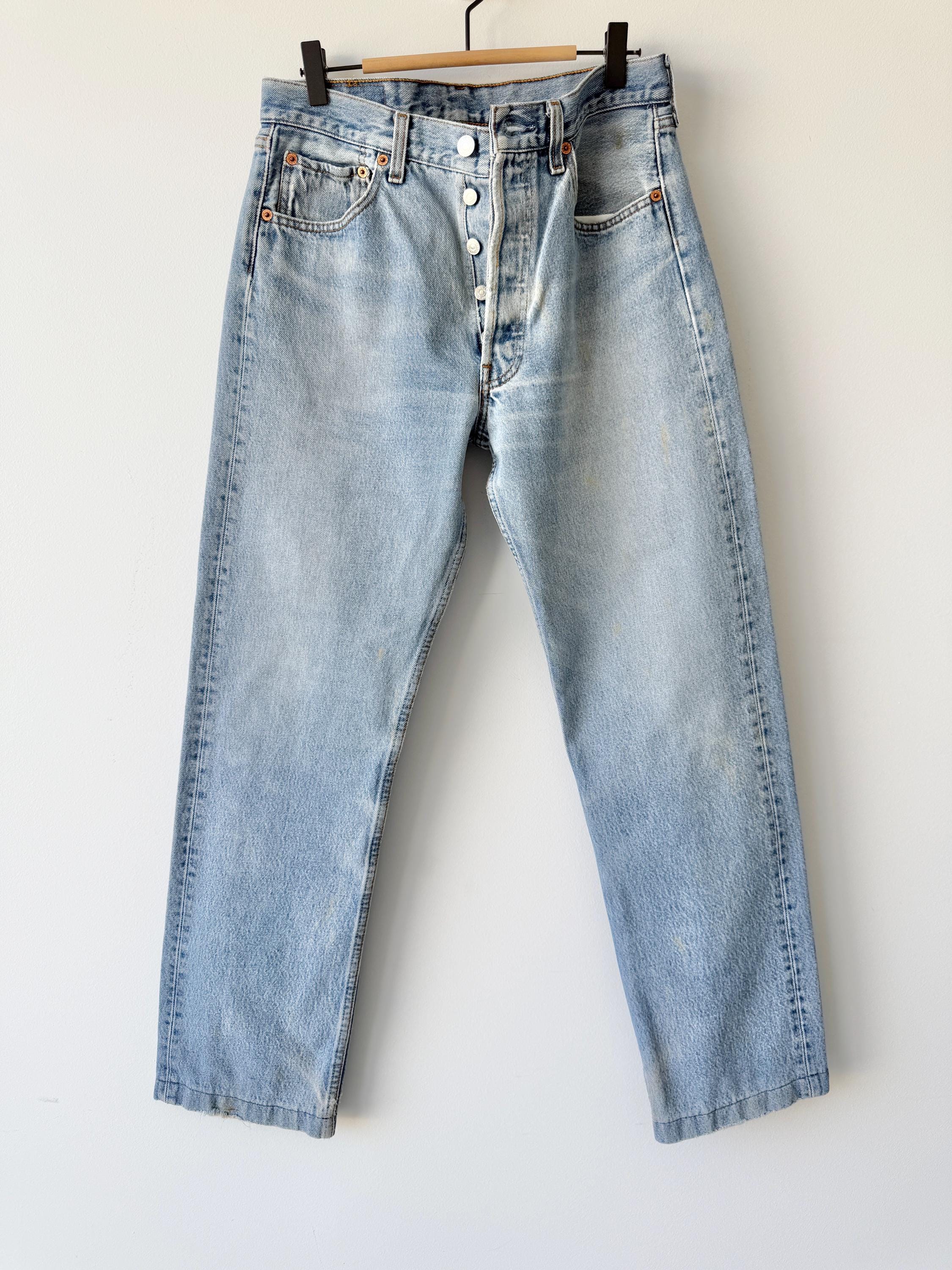 W30 L29 Levis 501 vintage 29-30” measured waist medium light blue worn out marks y2k made in Hungary wallet mark