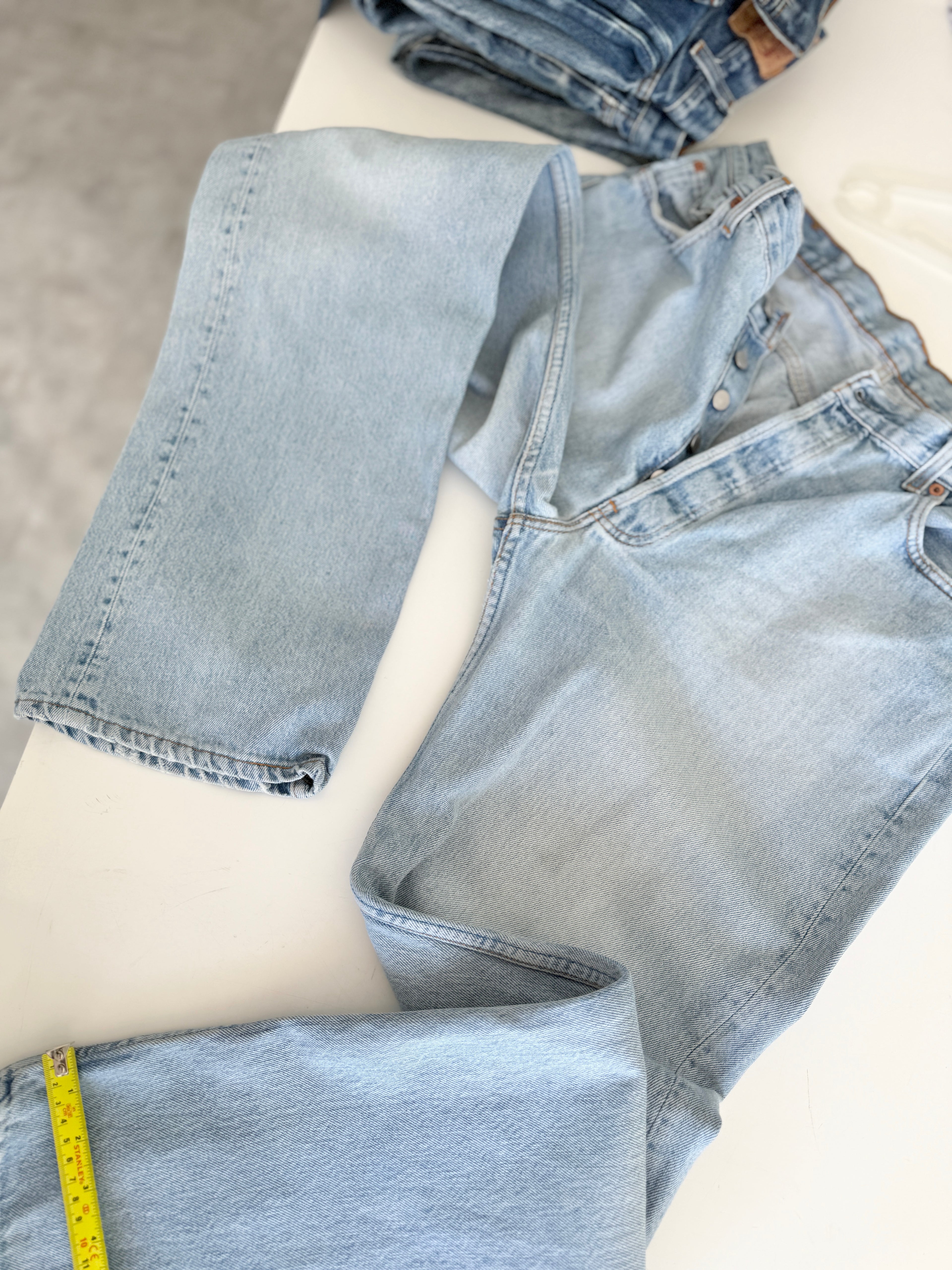 W36 L33 vintage Levis 501 35-36”” measured light blue 90s USA 501s