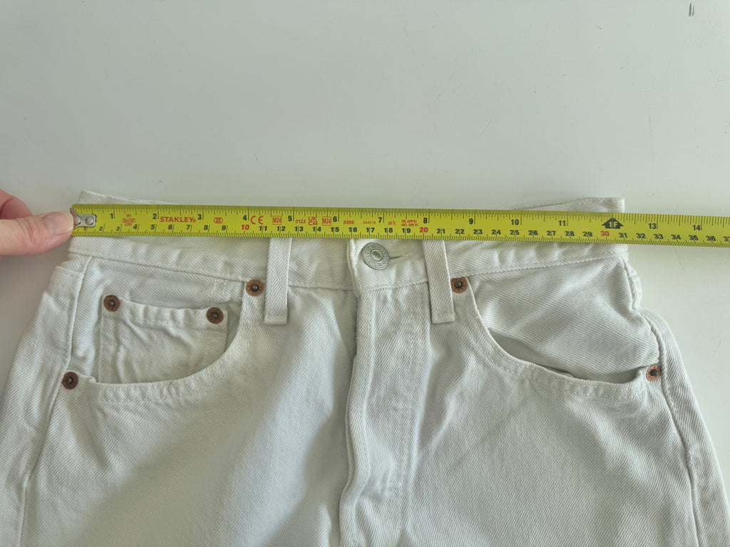 W24 L28 vintage Levis 501 23/24” measured waist white 501s 90s denim