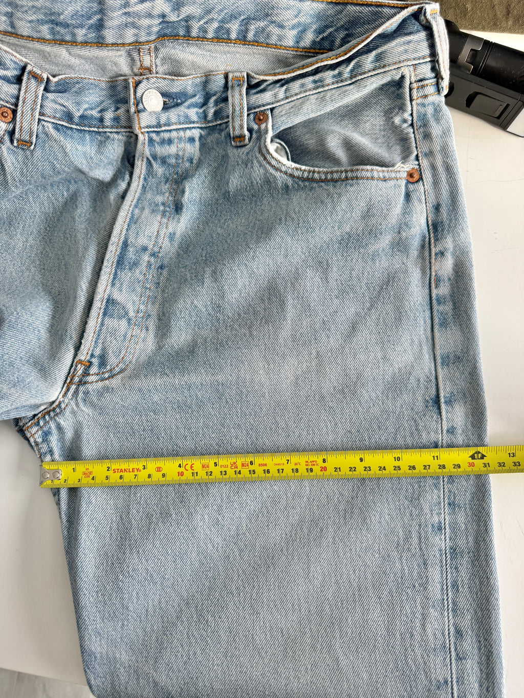 W34 L31 vintage Levis 501 light blue faded  33/34” measured waist 90s 501s