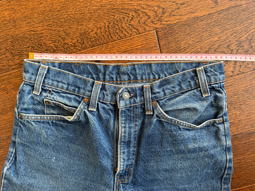 W31 L30 vintage Levis 509s 30/31” measured dark denim patch work blue 90s 509s USA