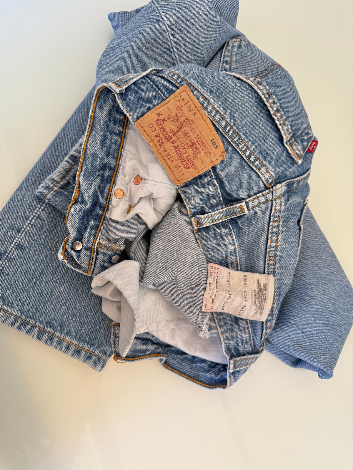 W25 L31 vintage Levis 501 medium blue 24/25” measured waist 501s 90s