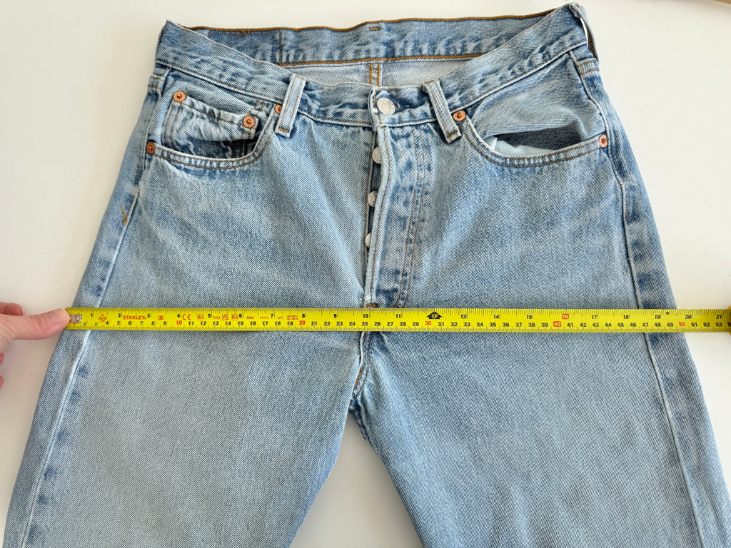 W28 L32 vintage Levis 501 27/28” measured light faded blue denim Levi’s 501s