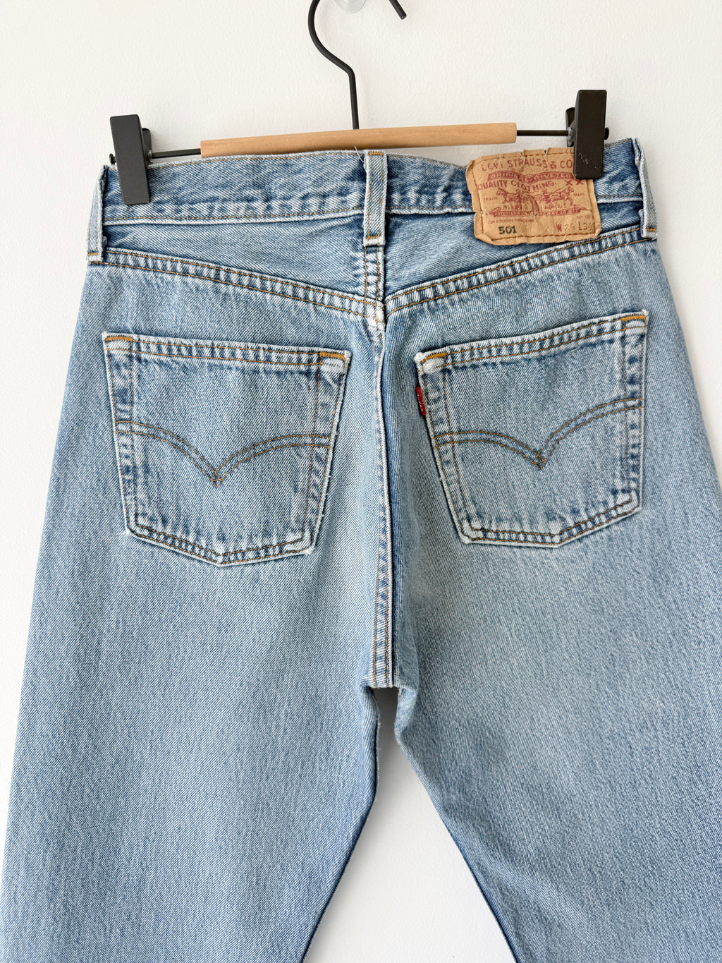W26 L33 vintage Levis 501 25/26” measured waist medium faded blue 501s Y2K