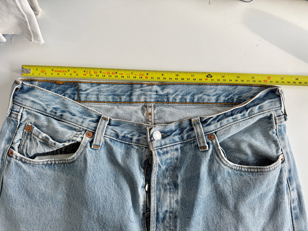 W34 L31 vintage Levis 501 light blue faded  33/34” measured waist 90s 501s