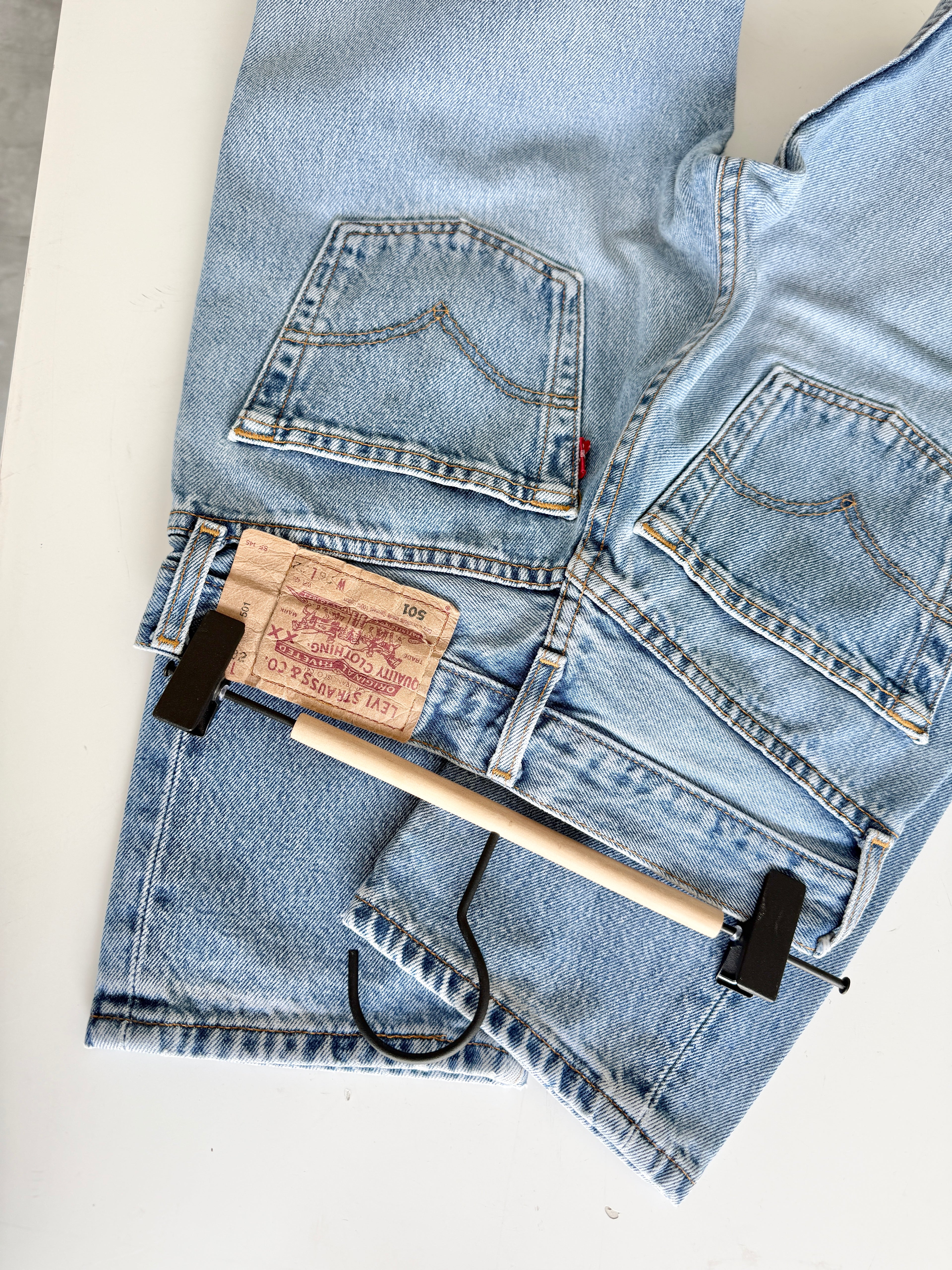 W24 L30 vintage Levis 501 23/24” measured medium faded blue denim Levi’s 501s