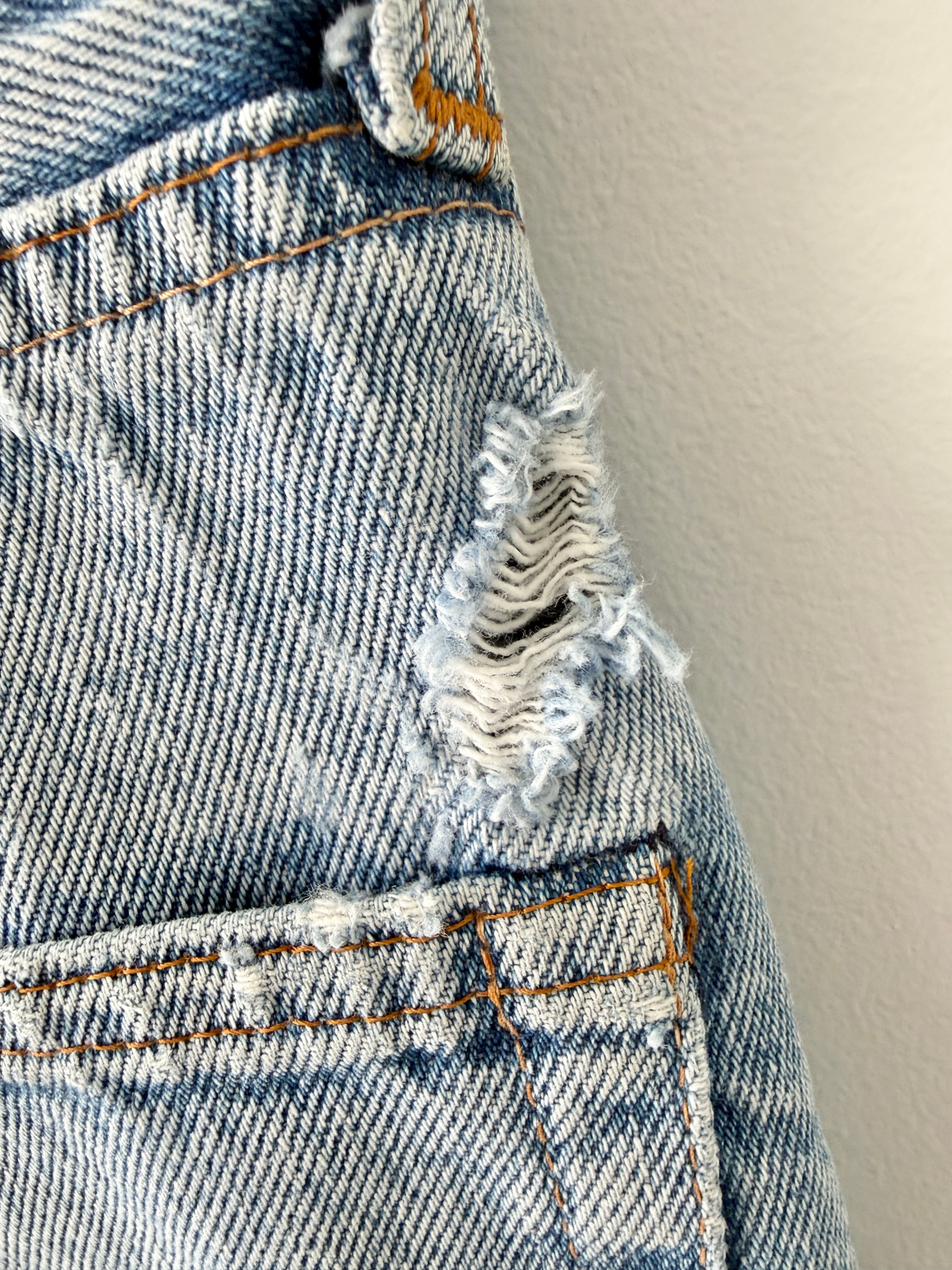 W30 L30 vintage Levis 501 29-30” measured distressed light blue denim 80s 501s