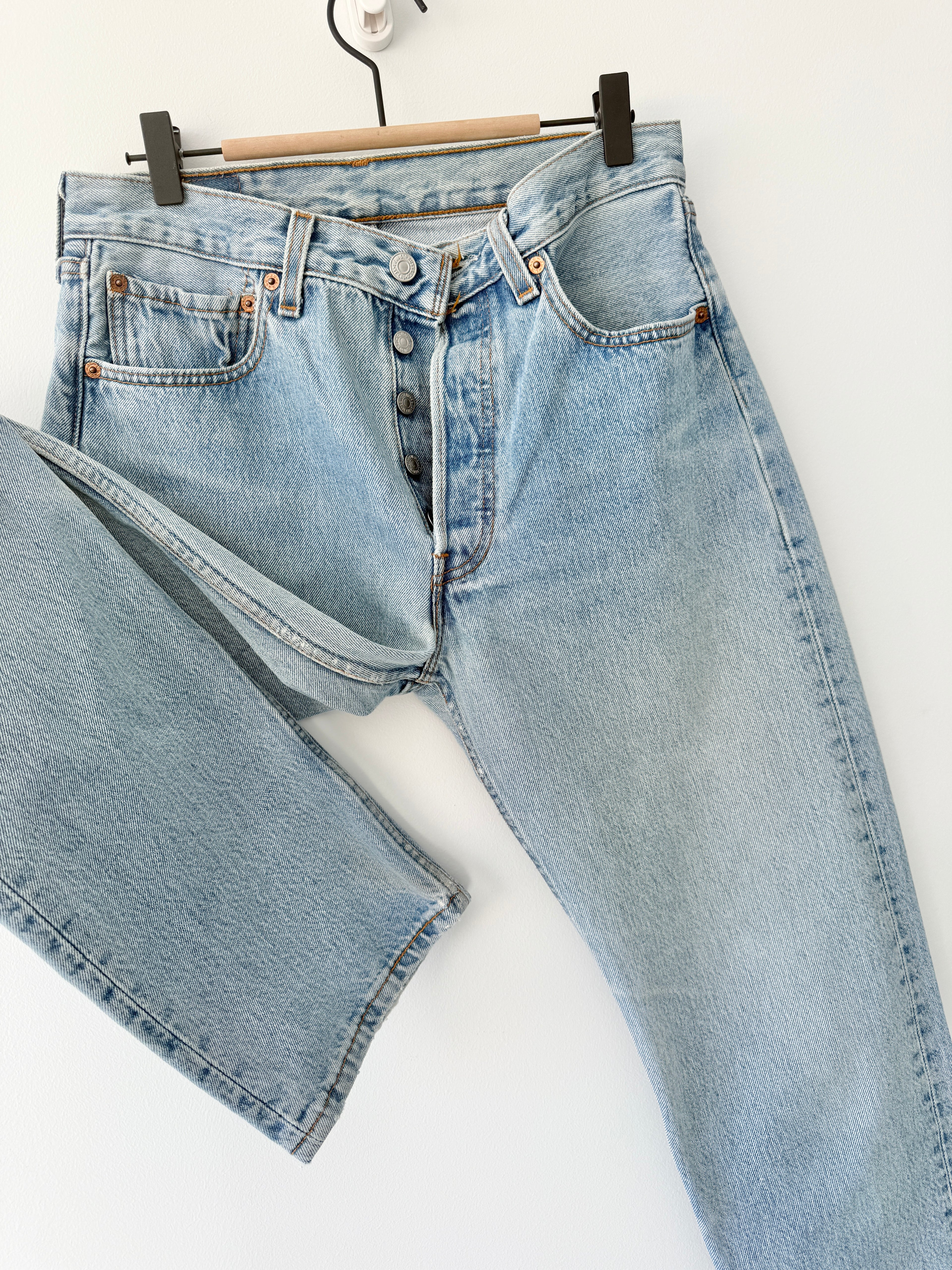W29 L30 vintage Levis 501 28-29”measured light blue 90s USA 501s