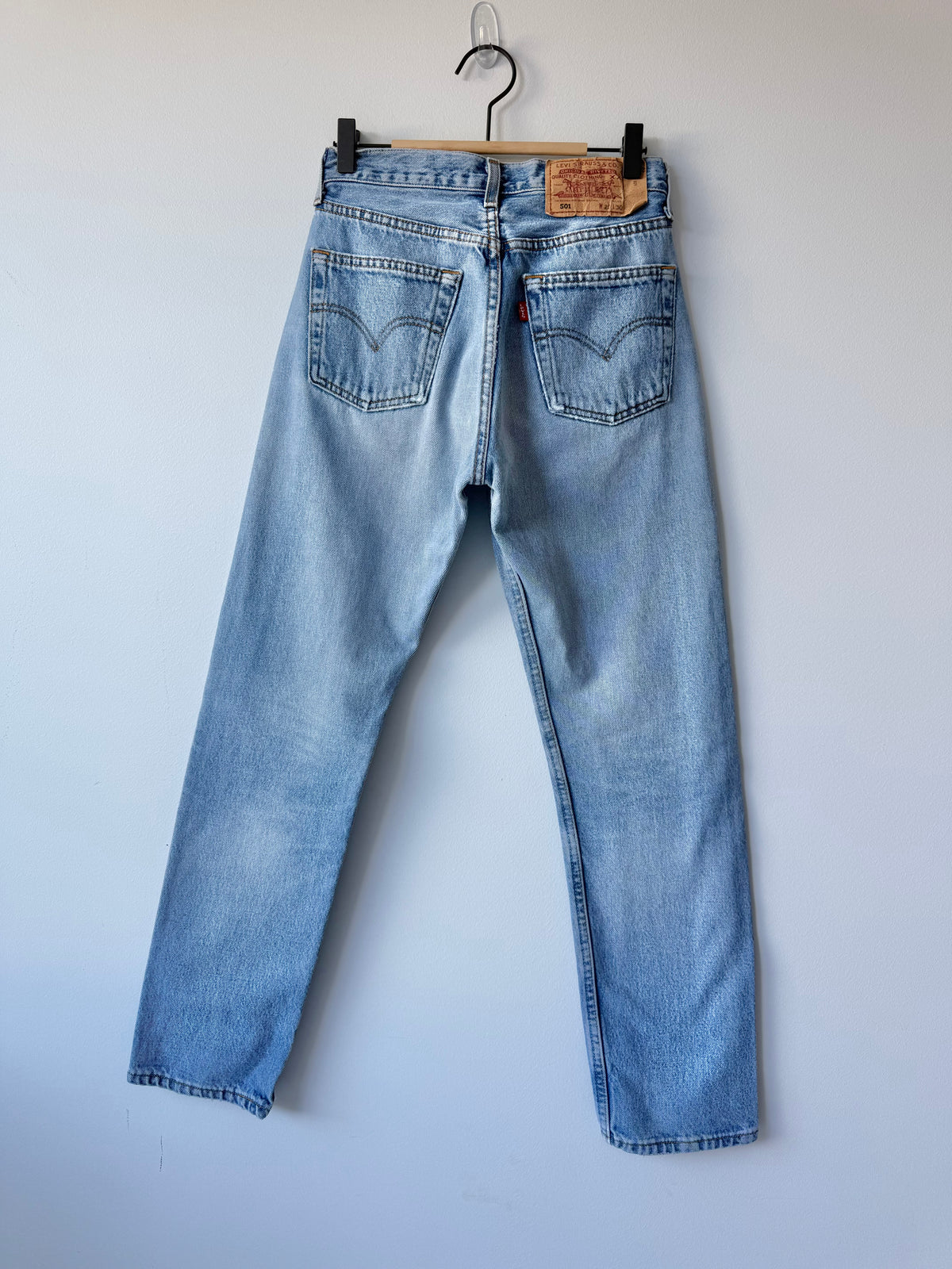 W26 L30 vintage Levis 501 light medium blue 25/26” measured waist 90s levis 501s
