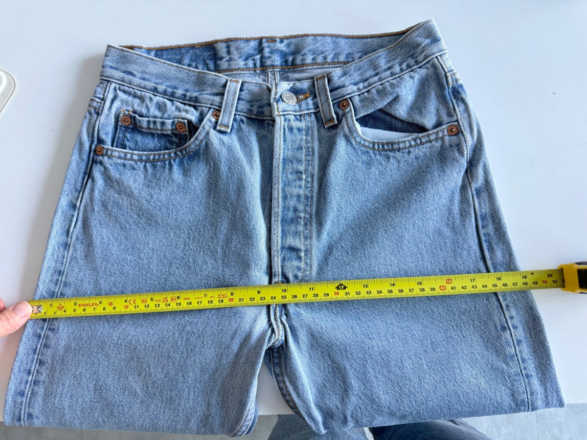 W27 L29 vintage Levis 501 light blue faded 26/27” measured waist 90s USA levis 501s slim hips