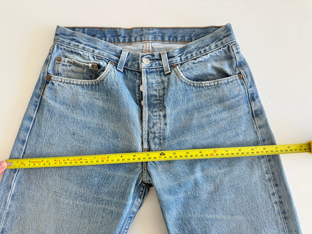 W29 L34 vintage Levis 501 28-29” measured medium faded blue 80s Levi’s 501s