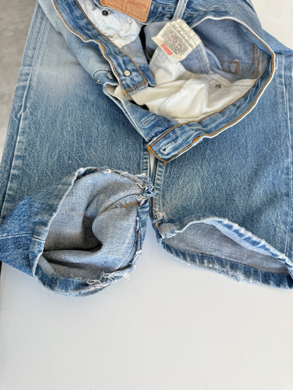 W30 L31 vintage Levis 501 29/30” measured waist medium faded blue 80s 501s