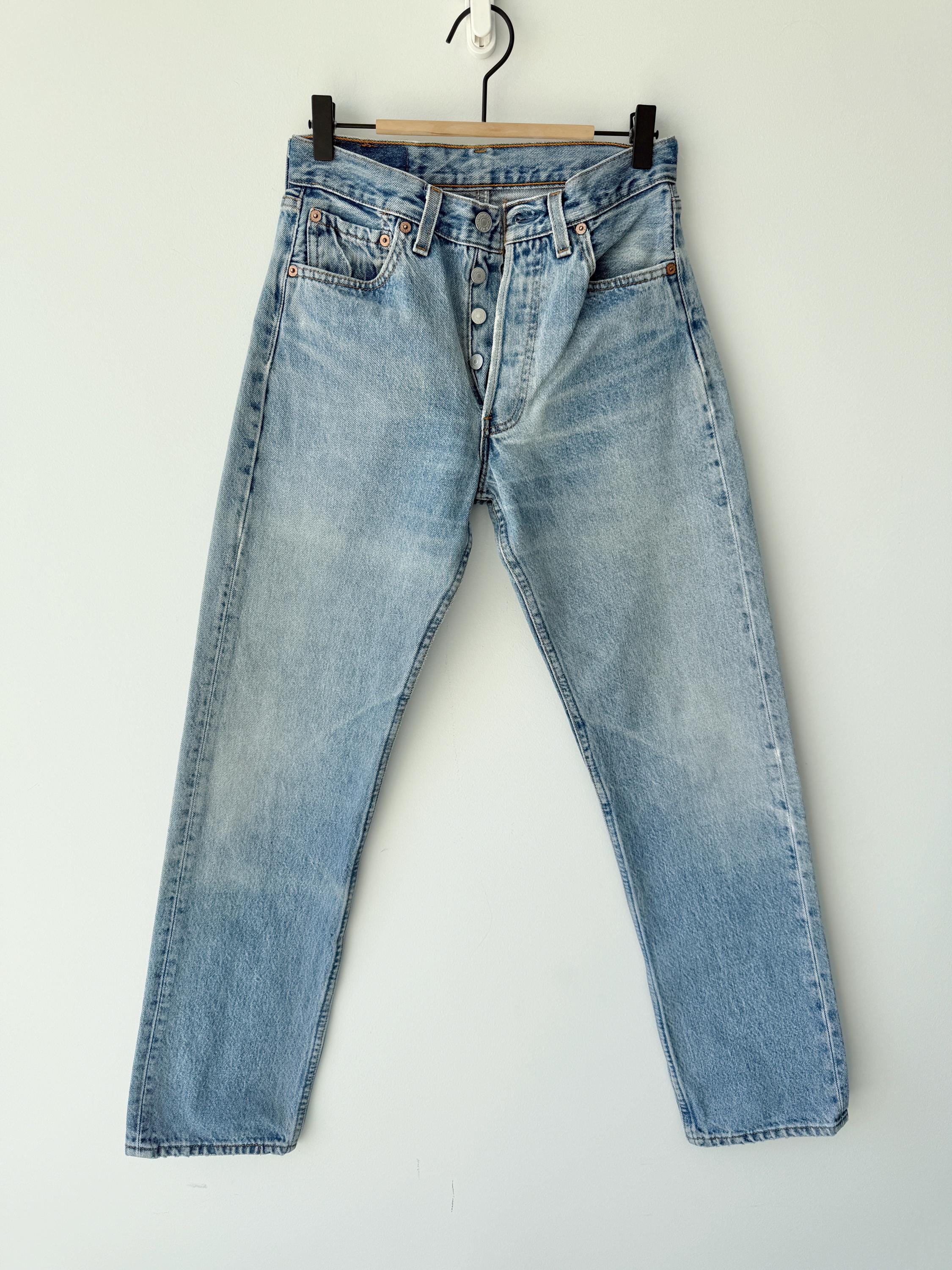 W26 L30 Levis 501 vintage 25-26” measured waist faded medium blue 90s made USA