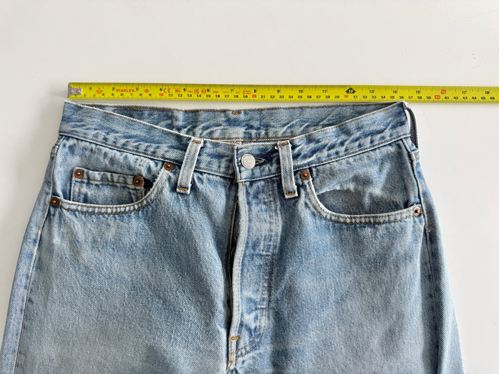W28 L35 vintage Levis 501 27/28” measured medium light faded blue denim 80s Levi’s 501s