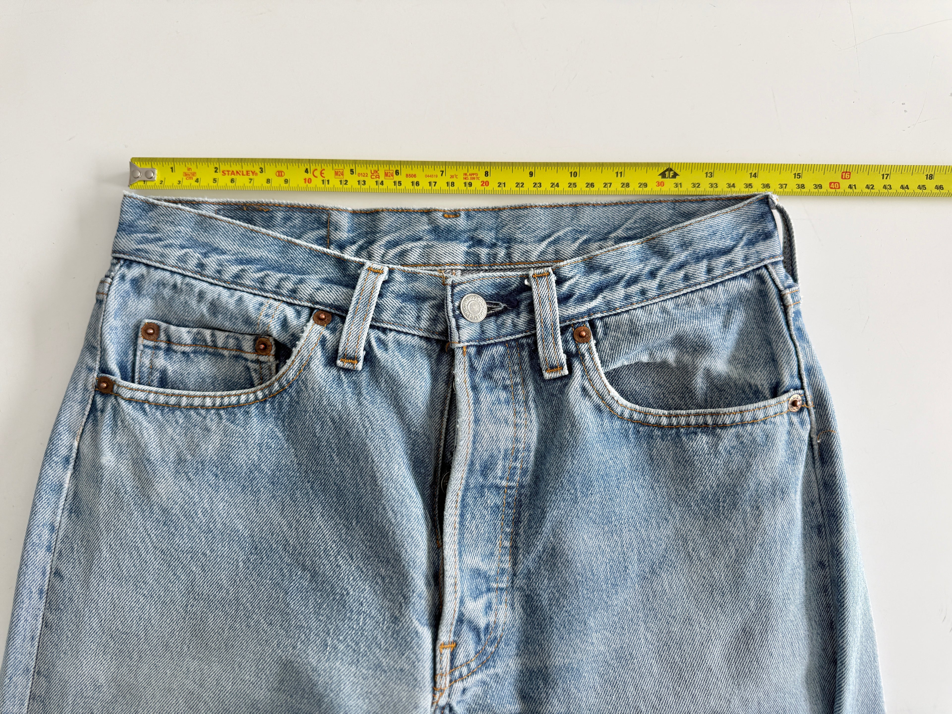 W28 L35 vintage Levis 501 27/28” measured medium light faded blue denim 80s Levi’s 501s
