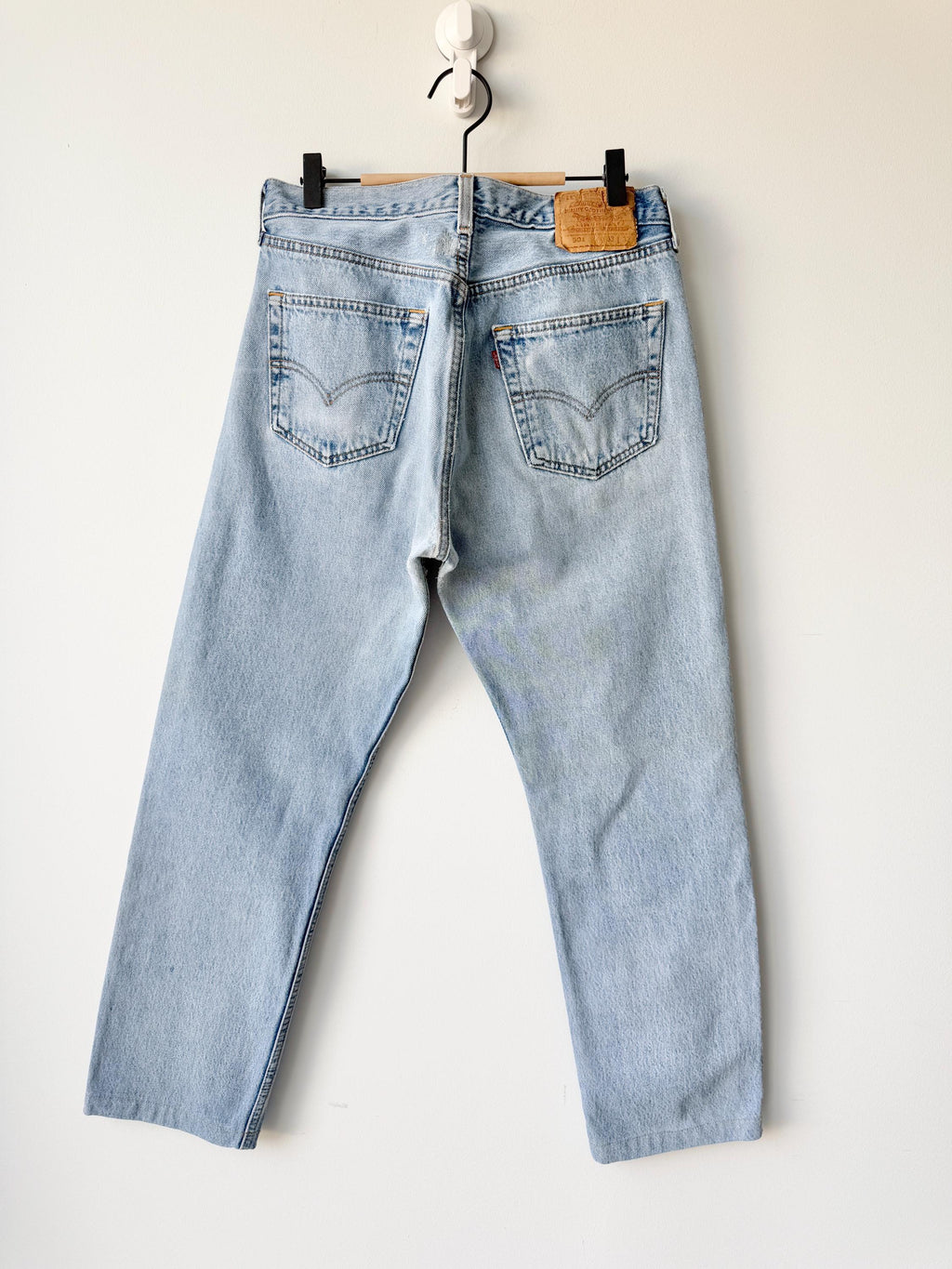 Levis 501 vintage w30 L28 light blue 501s made in USA 90s straight leg jeans 501 29”/30” waist