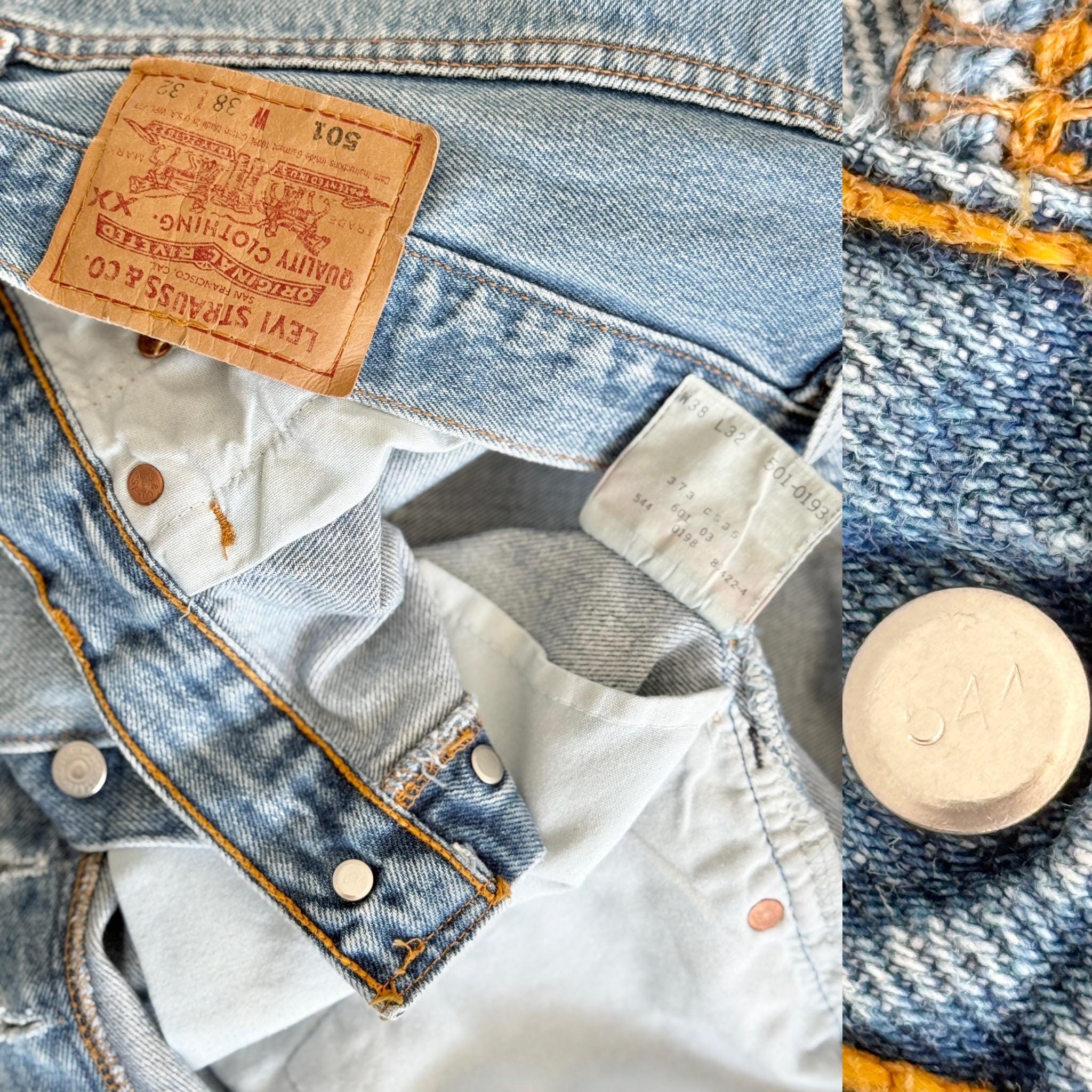 W36 L32 Levis 501 vintage 35-36” measured waist medium faded blue 501s made in USA 90s