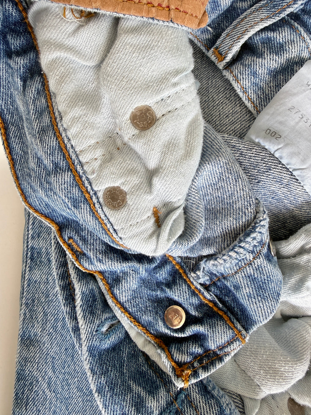 W25 L32 vintage Levis 501 25” measured waist blue 501s made in 80s