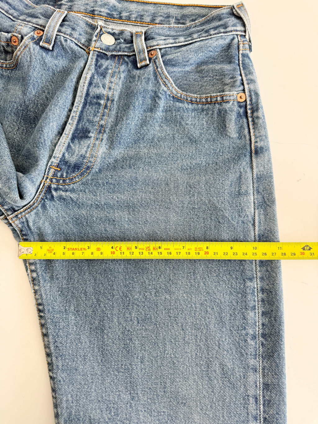 W26 L29 vintage Levis 501s 25/26” medium blue denim Levi’s 501s student fit 90s USA