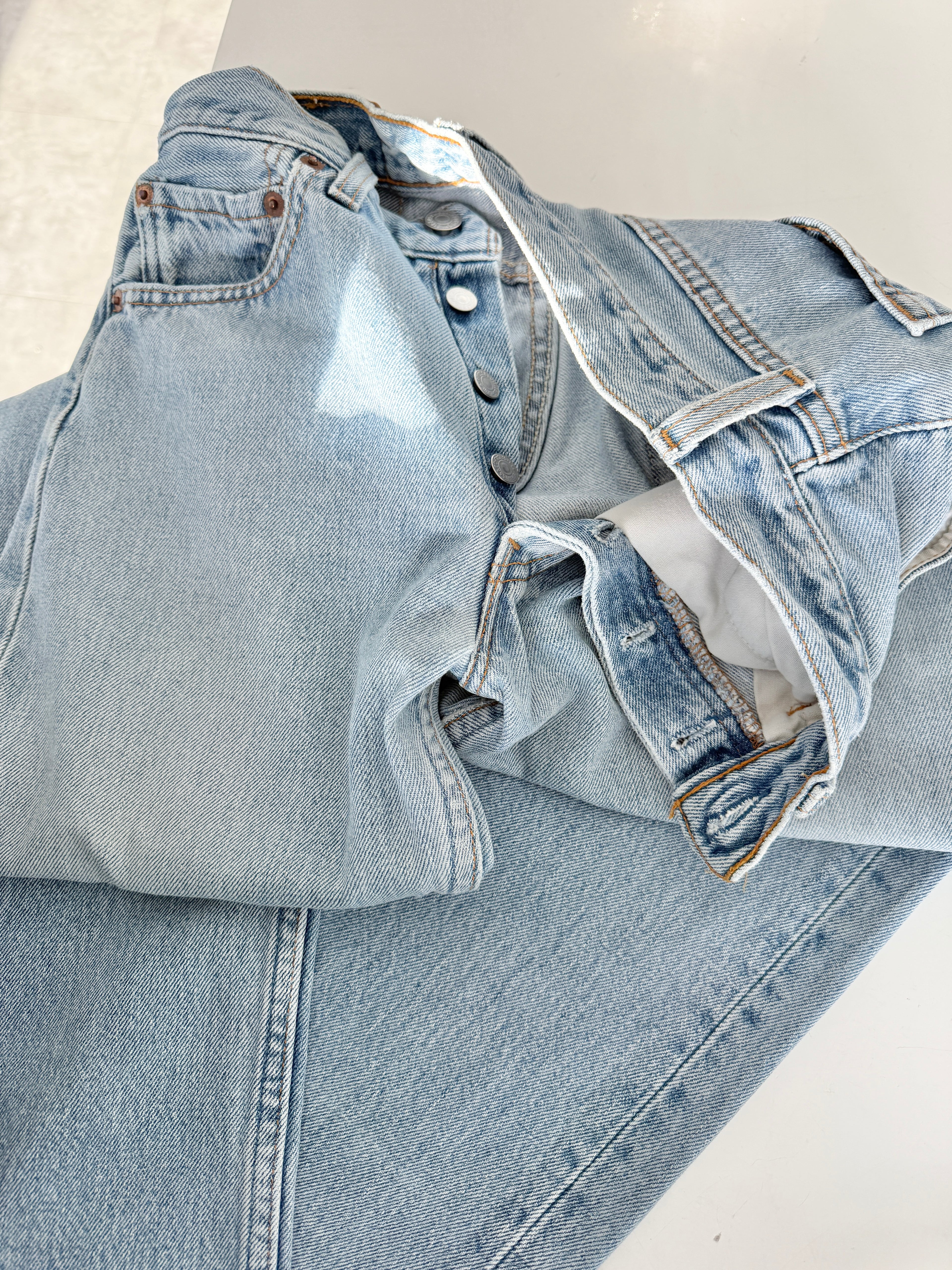 W25 L33 vintage Levis 501s 24/25” medium blue denim Levi’s 501s 90s USA