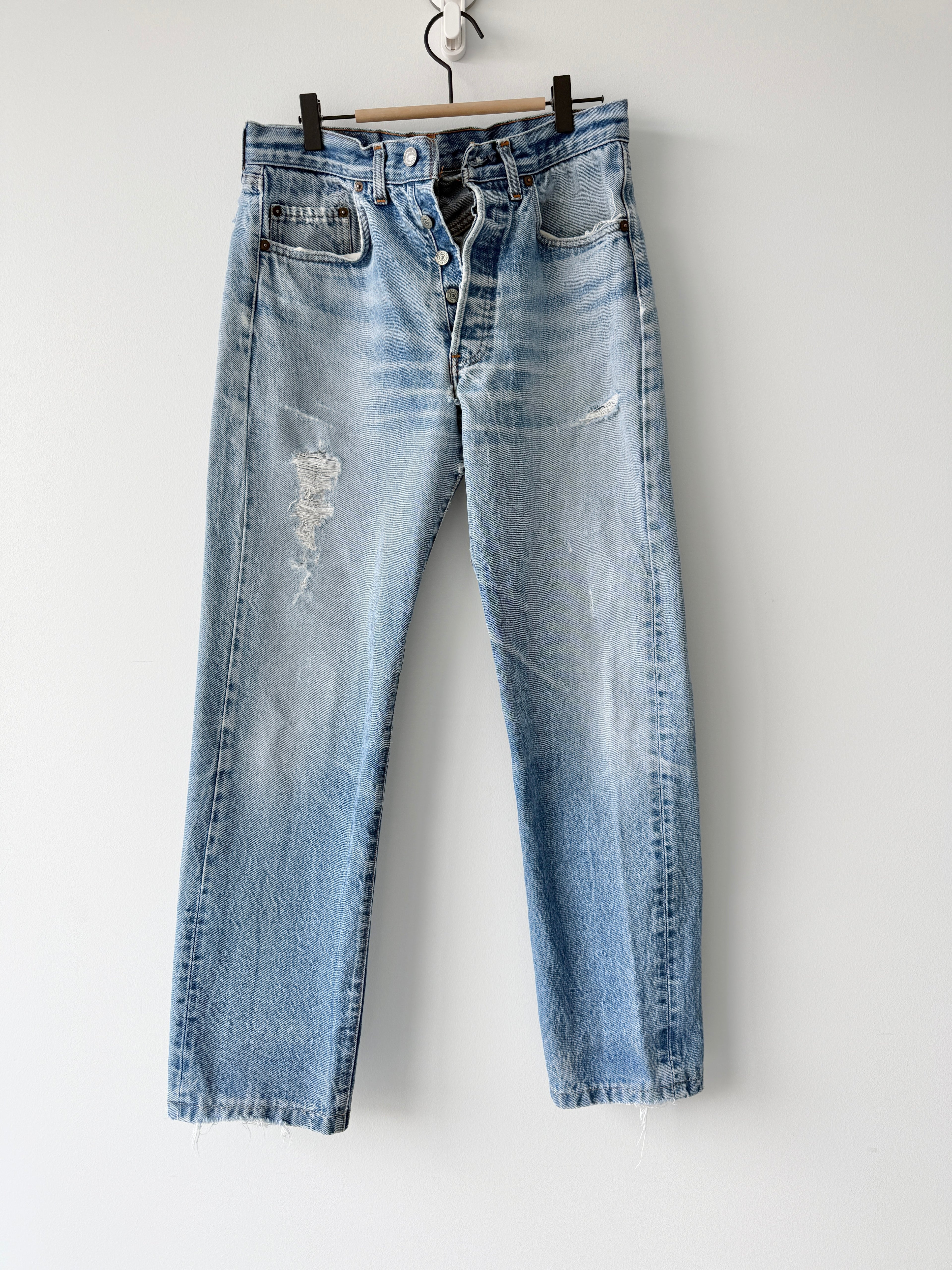 W30 L30 vintage Levis 501 29-30” measured distressed light blue denim 80s 501s